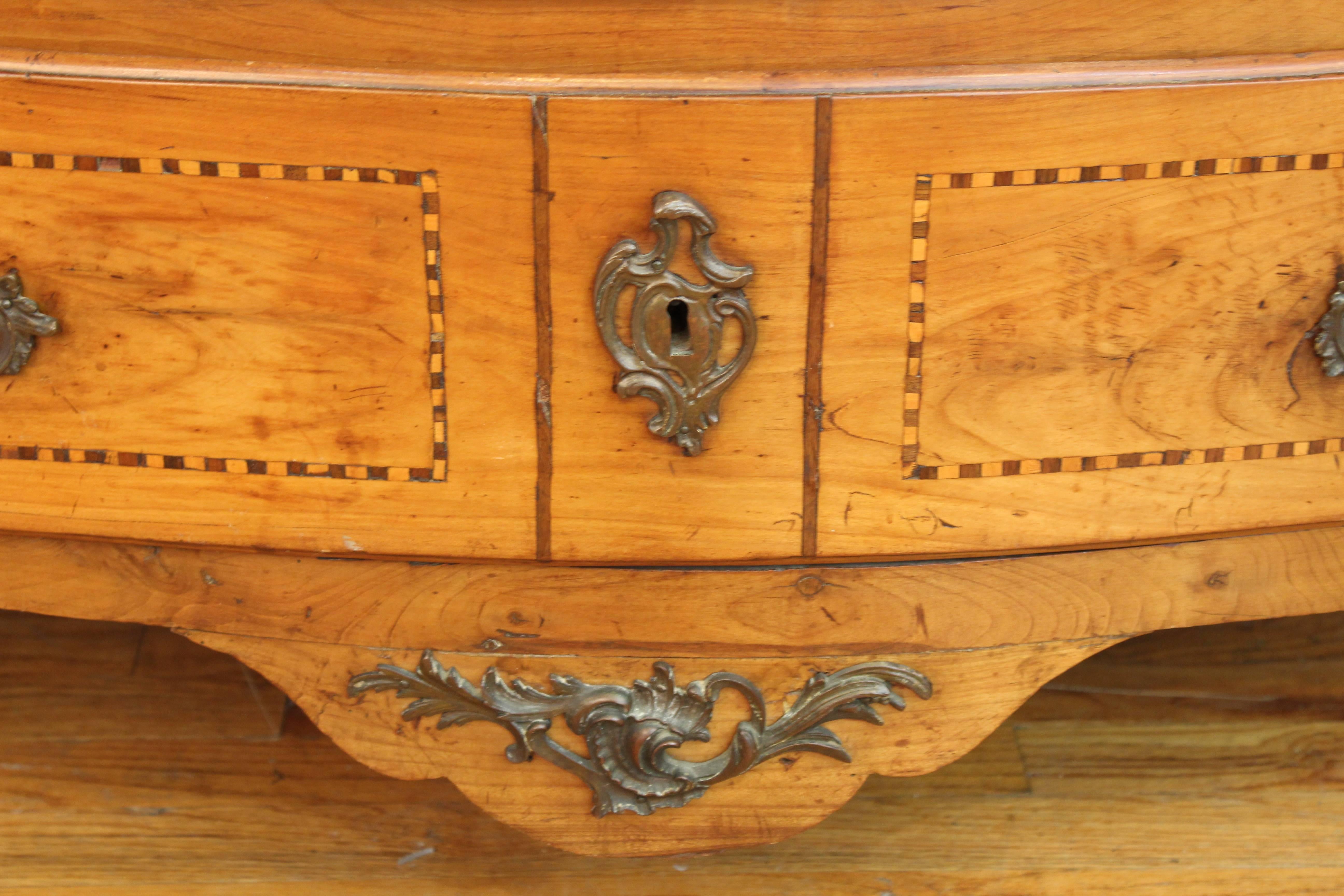 Baroque Revival German Late 18th Century Baroque Style Walnut Commode