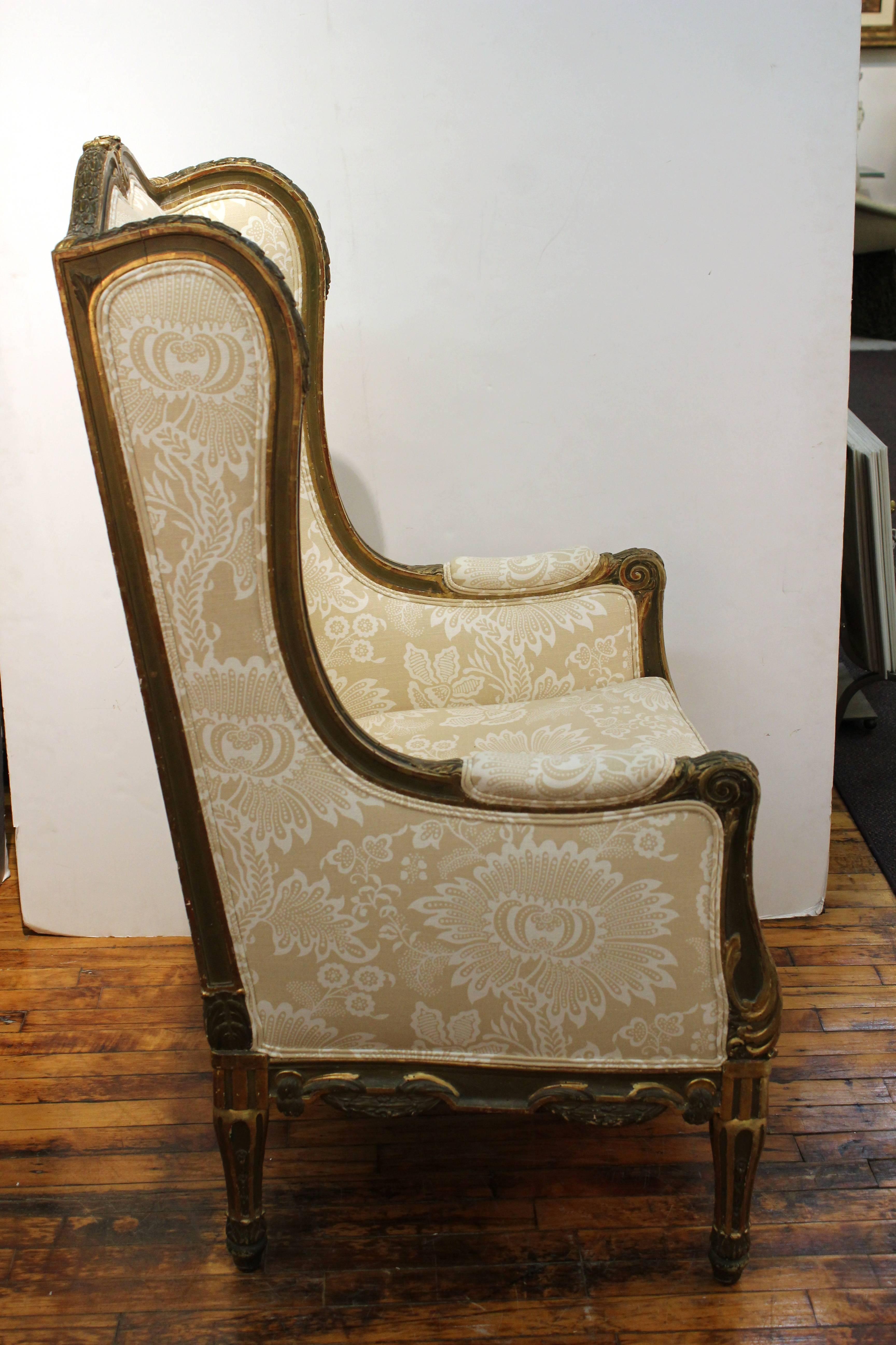 French Louis XVI Style Giltwood Bergère Armchair In Good Condition In New York, NY