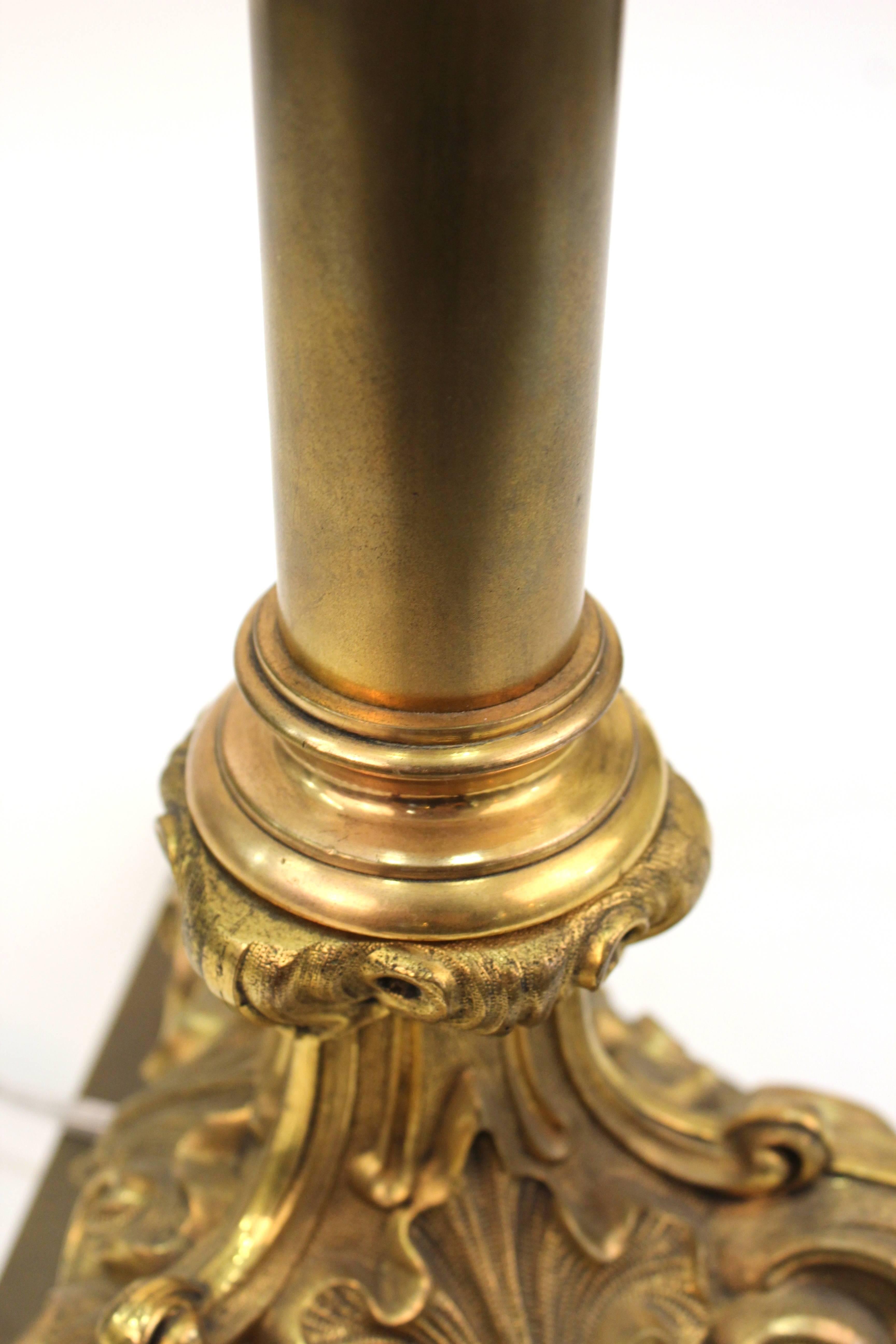 Early 20th Century Pair of Neoclassical Style Bronze Lamps 5