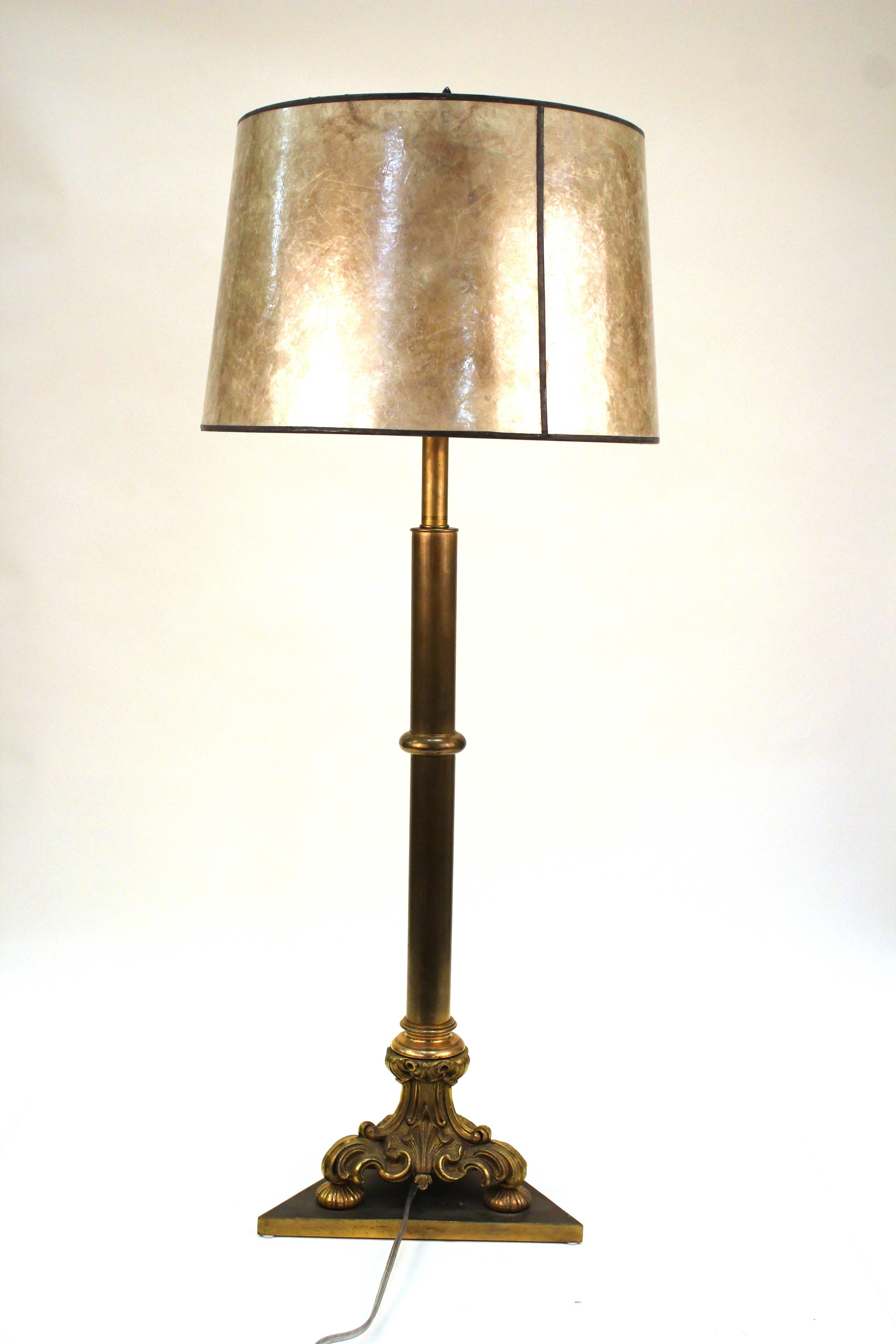 Early 20th Century Pair of Neoclassical Style Bronze Lamps In Excellent Condition In New York, NY