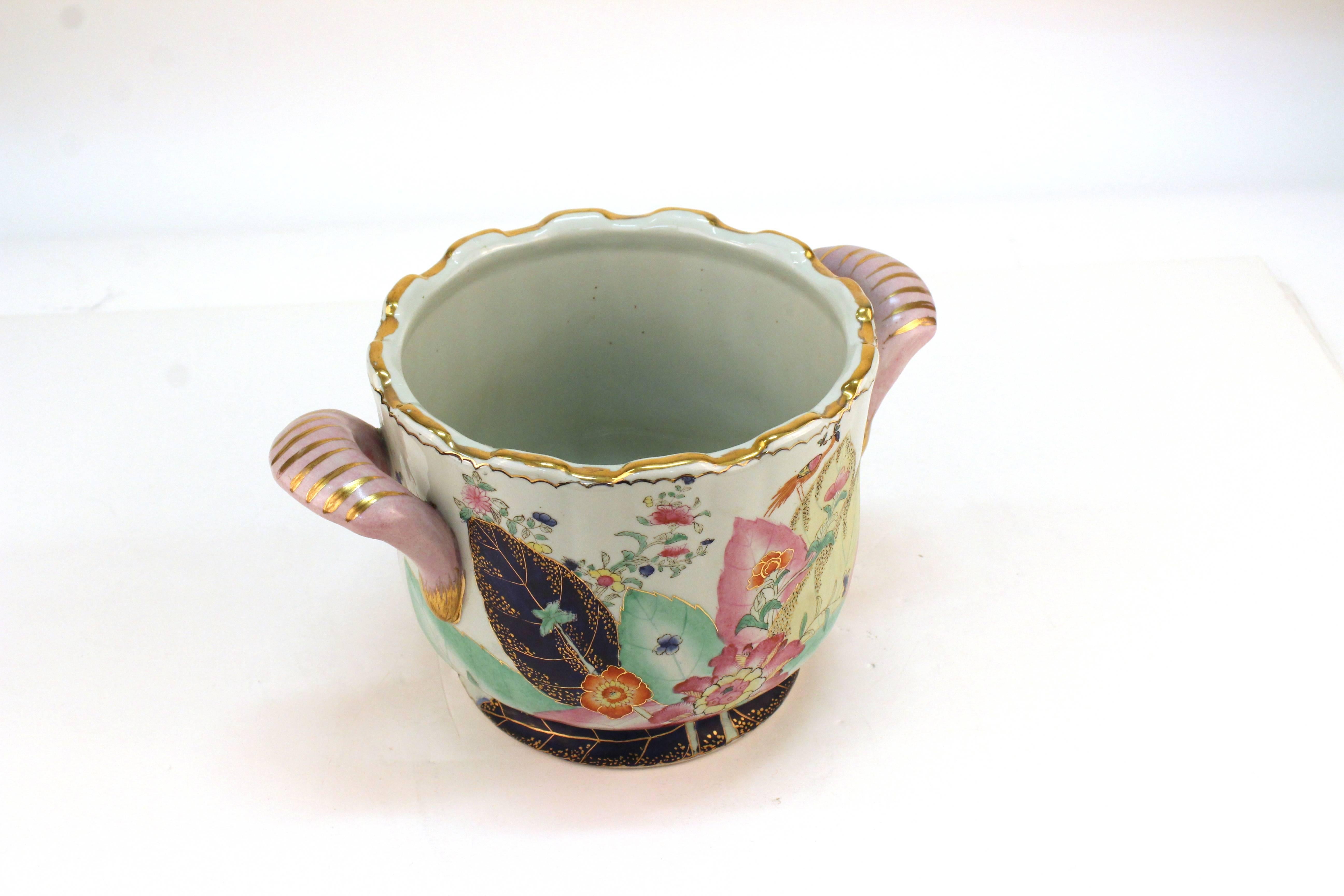 Tobacco Leaf Pattern Porcelain Pot In Good Condition In New York, NY