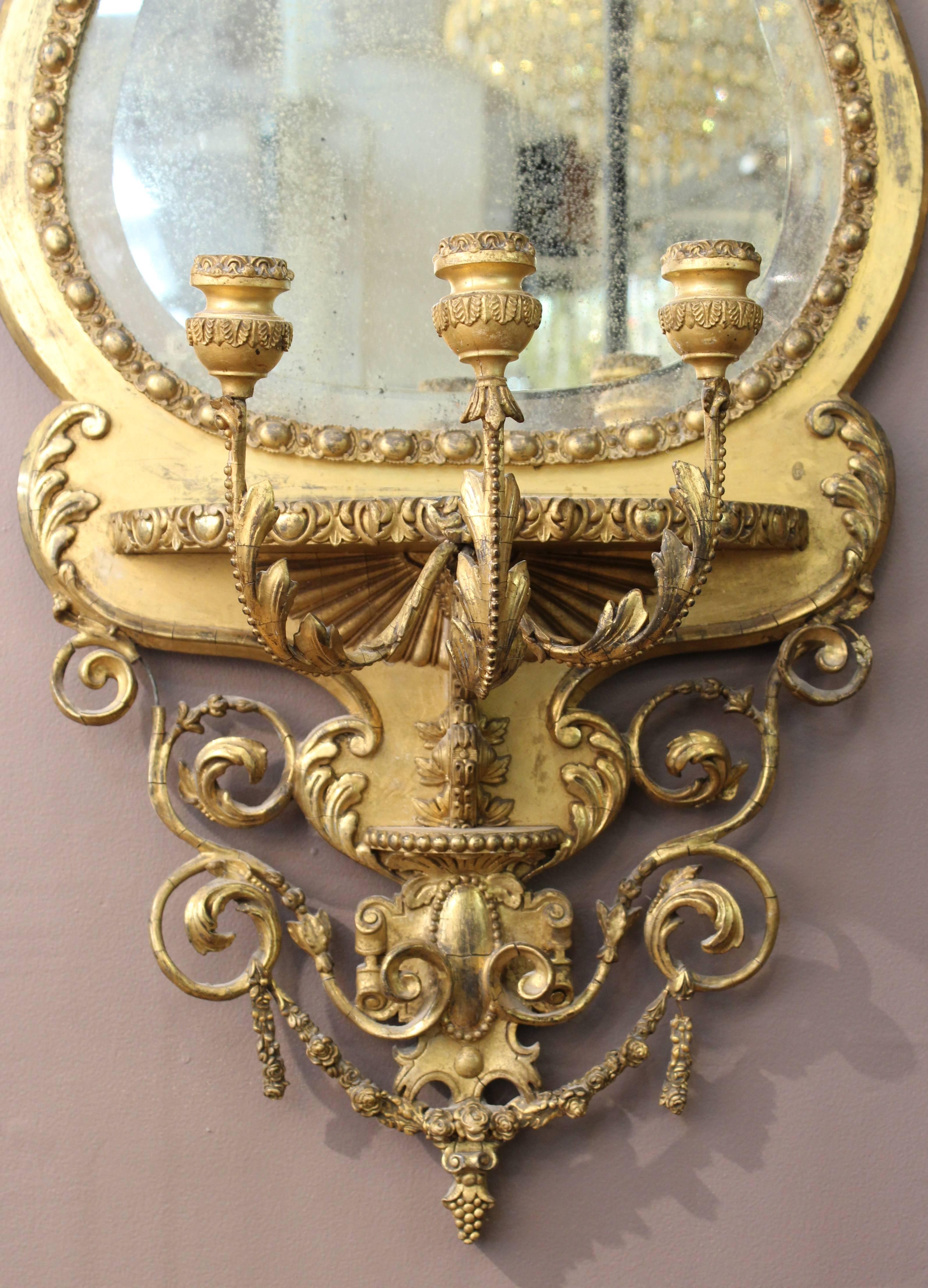 George III Period Gesso and Giltwood Girandole with Candlabra In Good Condition For Sale In New York, NY
