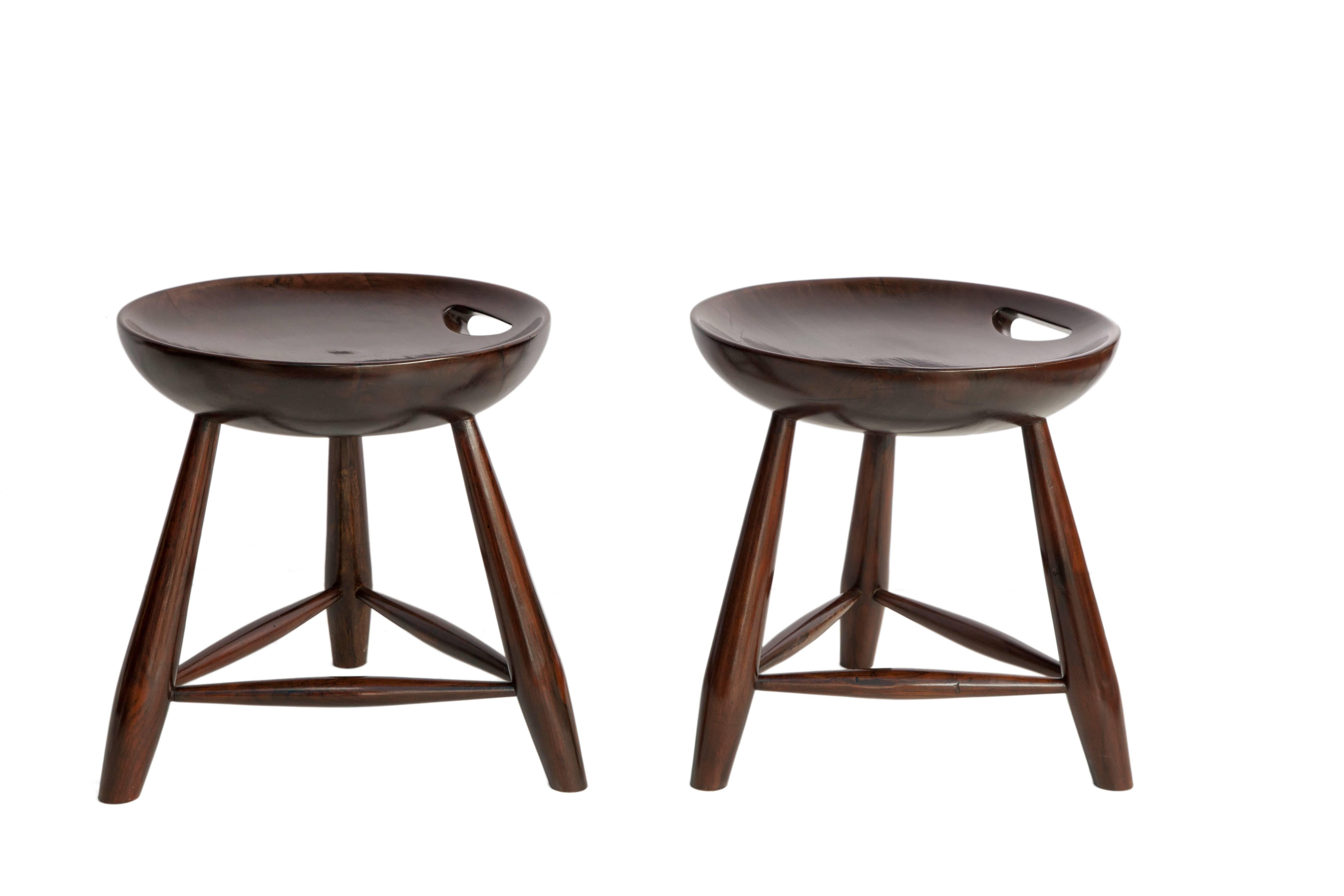 Mid-Century Modern 'Mocho' stools in jacaranda´ wood by Brazilian designer Sergio Rodrigues. Each with concave seat and handle, on turned bulbous form legs with spreader bars. Good vintage condition, consistent with age and use.