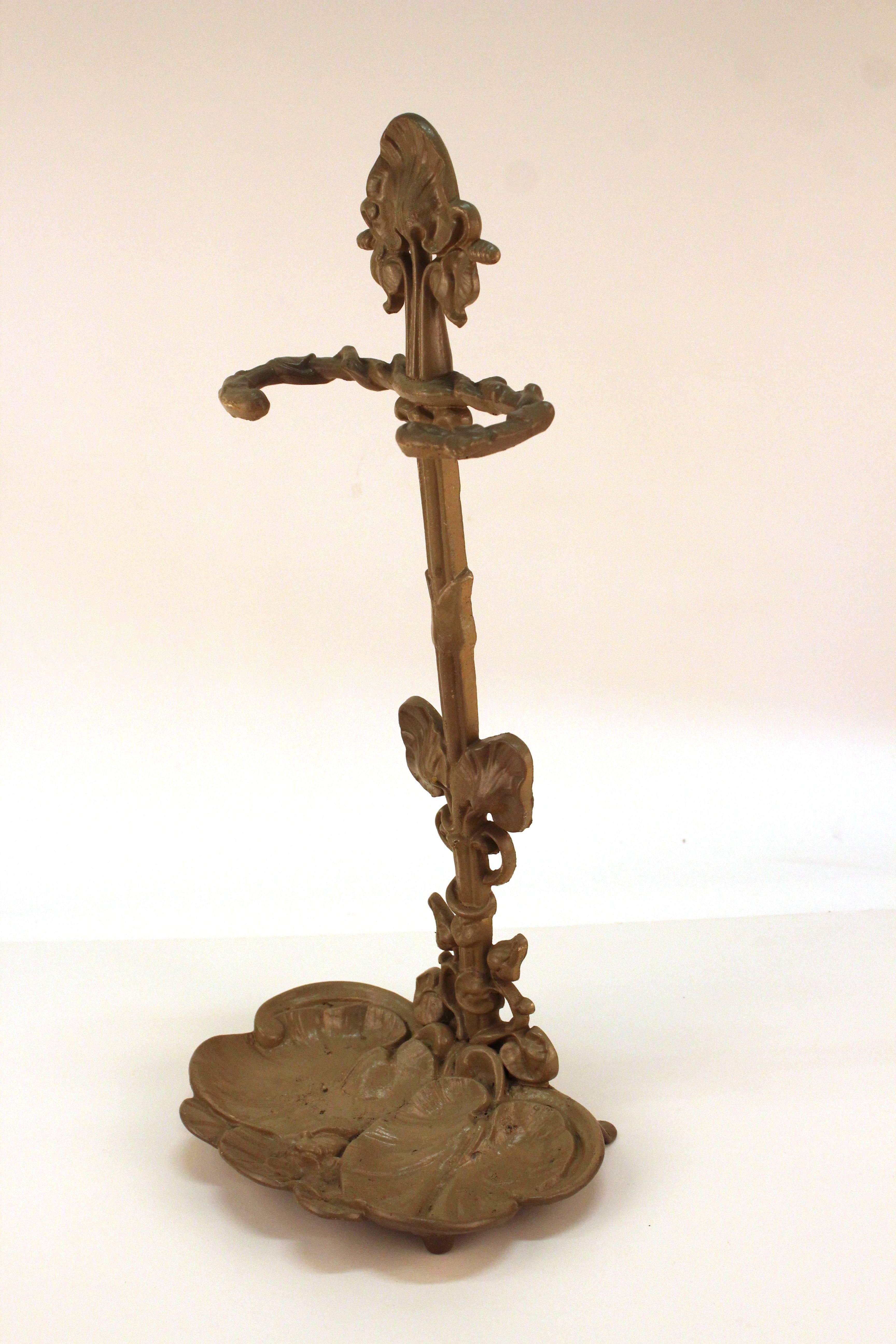 American Victorian Painted Metal Umbrella Stand In Good Condition In New York, NY