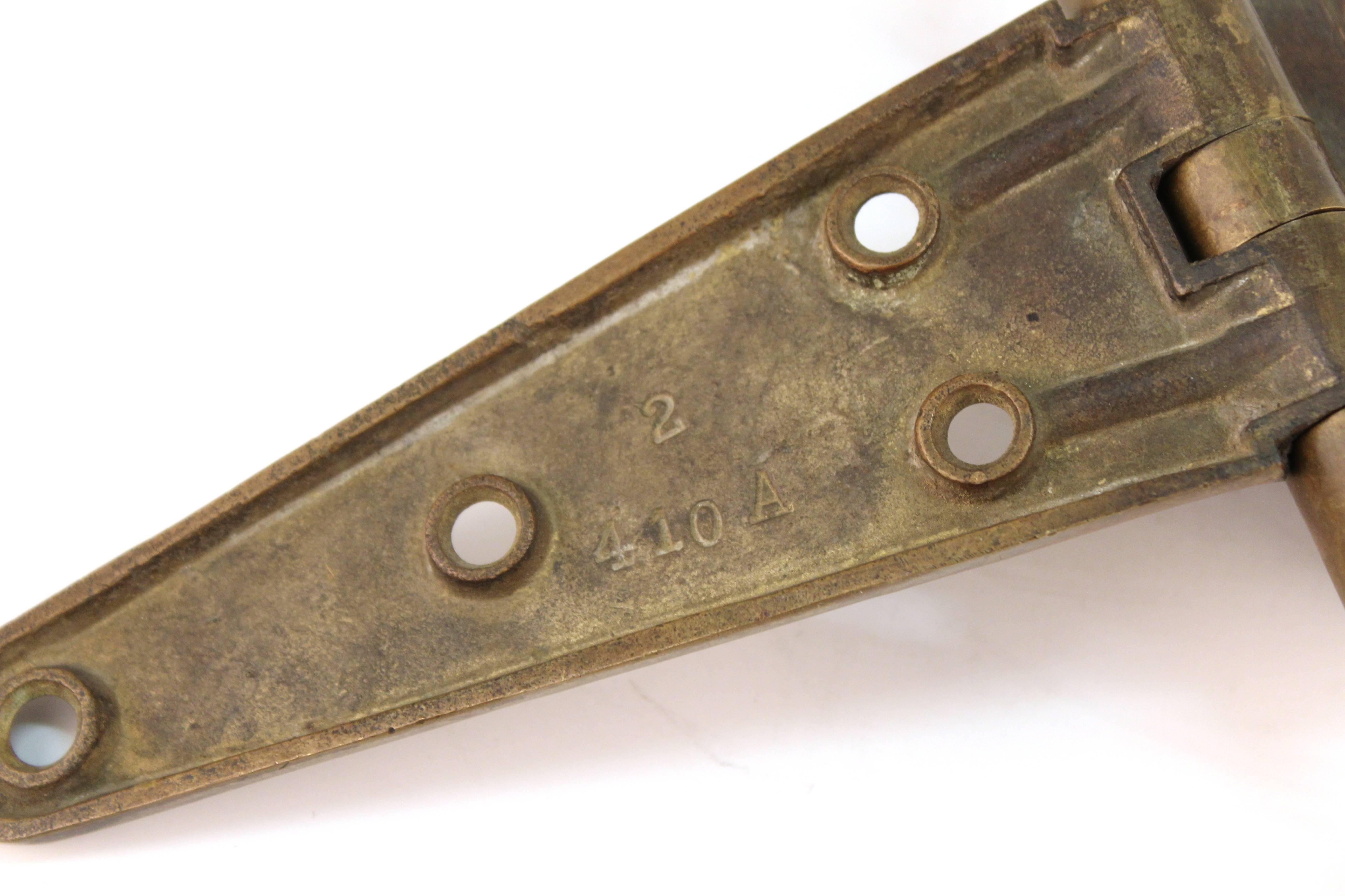 Industrieller Vintage-Messing-Türgriff mit Scharnier im Angebot 2