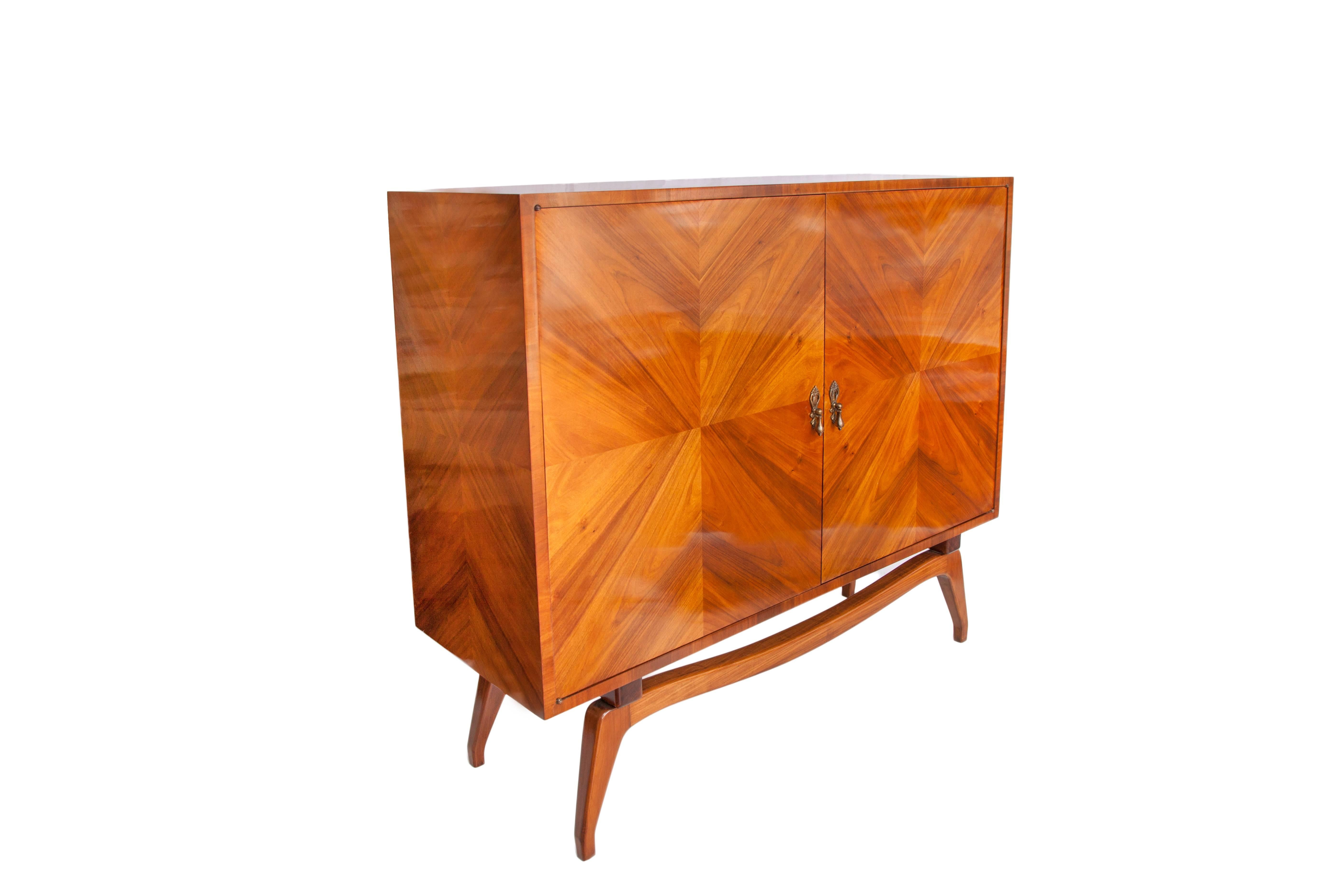 Brazilian modern bar produced, circa 1950. Crafted in caviuna wood with mirrored and Formica interior. Artistically placed wooden panels on the exterior form a geometric design. The bar remains in good vintage condition with wear appropriate to age