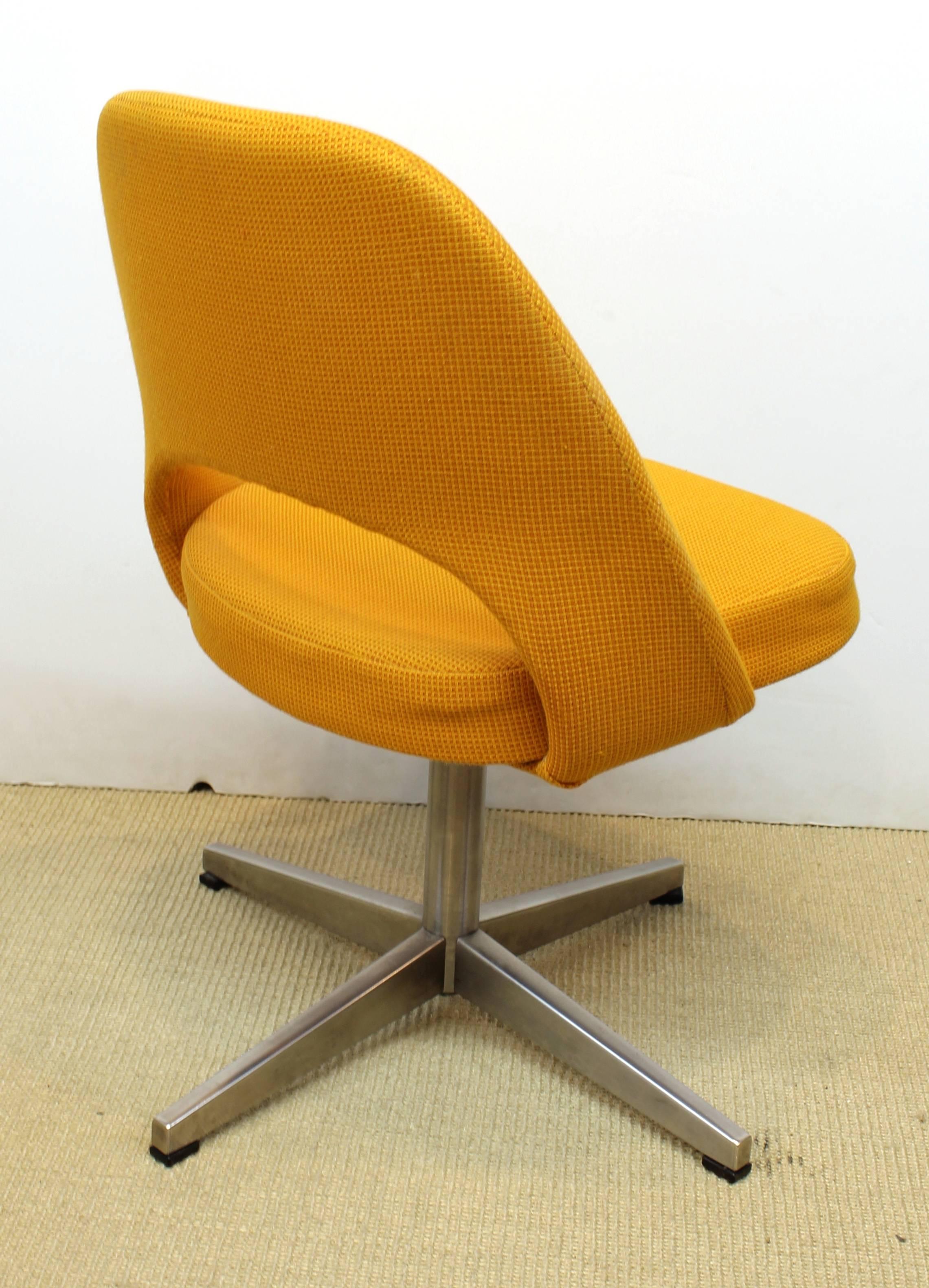 Mid-Century Modern Eero Saarinen for Knoll International Swivel Chair with Golden Yellow Upholstery