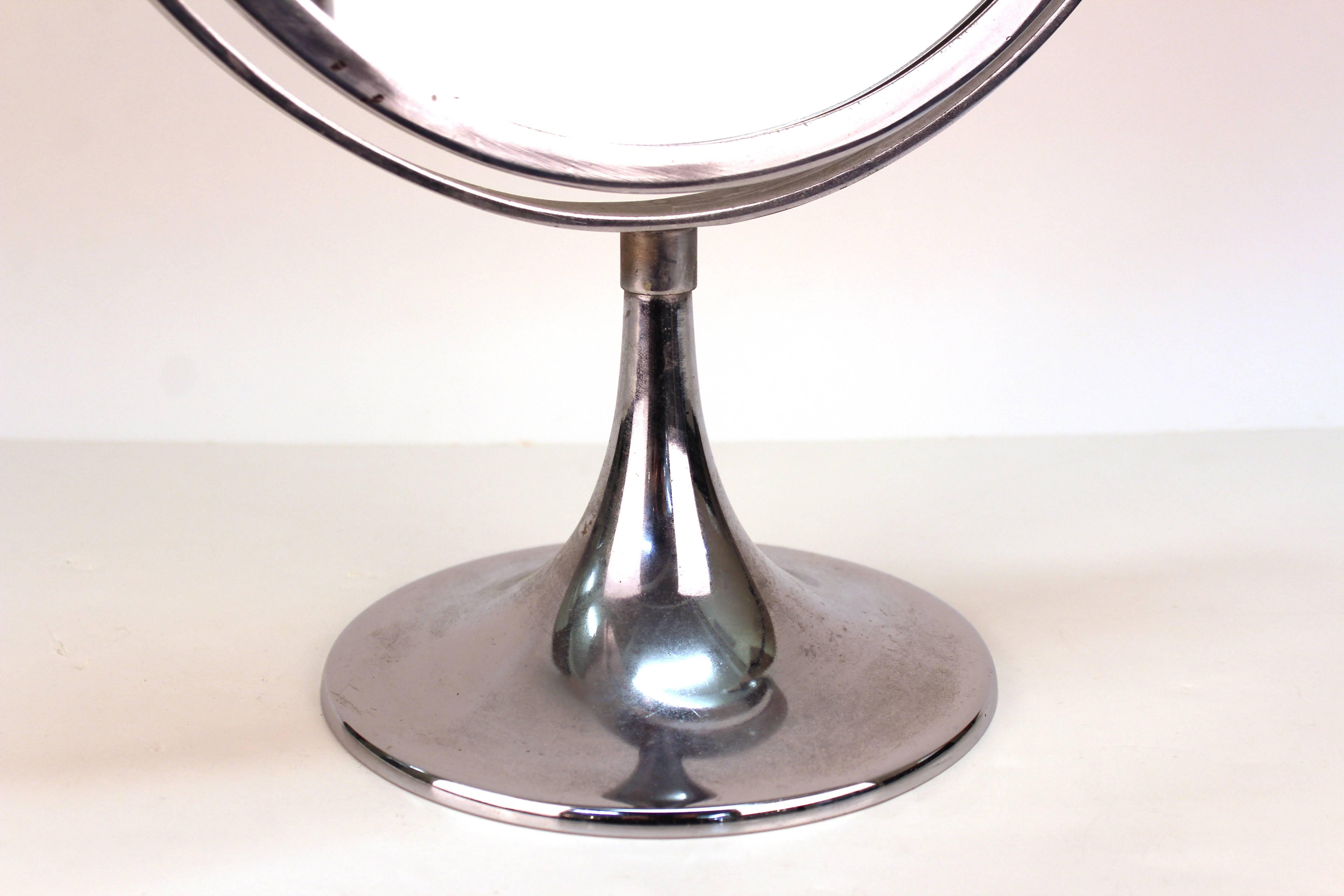 Mid-Century Oval Counter-top Vanity Mirror In Good Condition In New York, NY