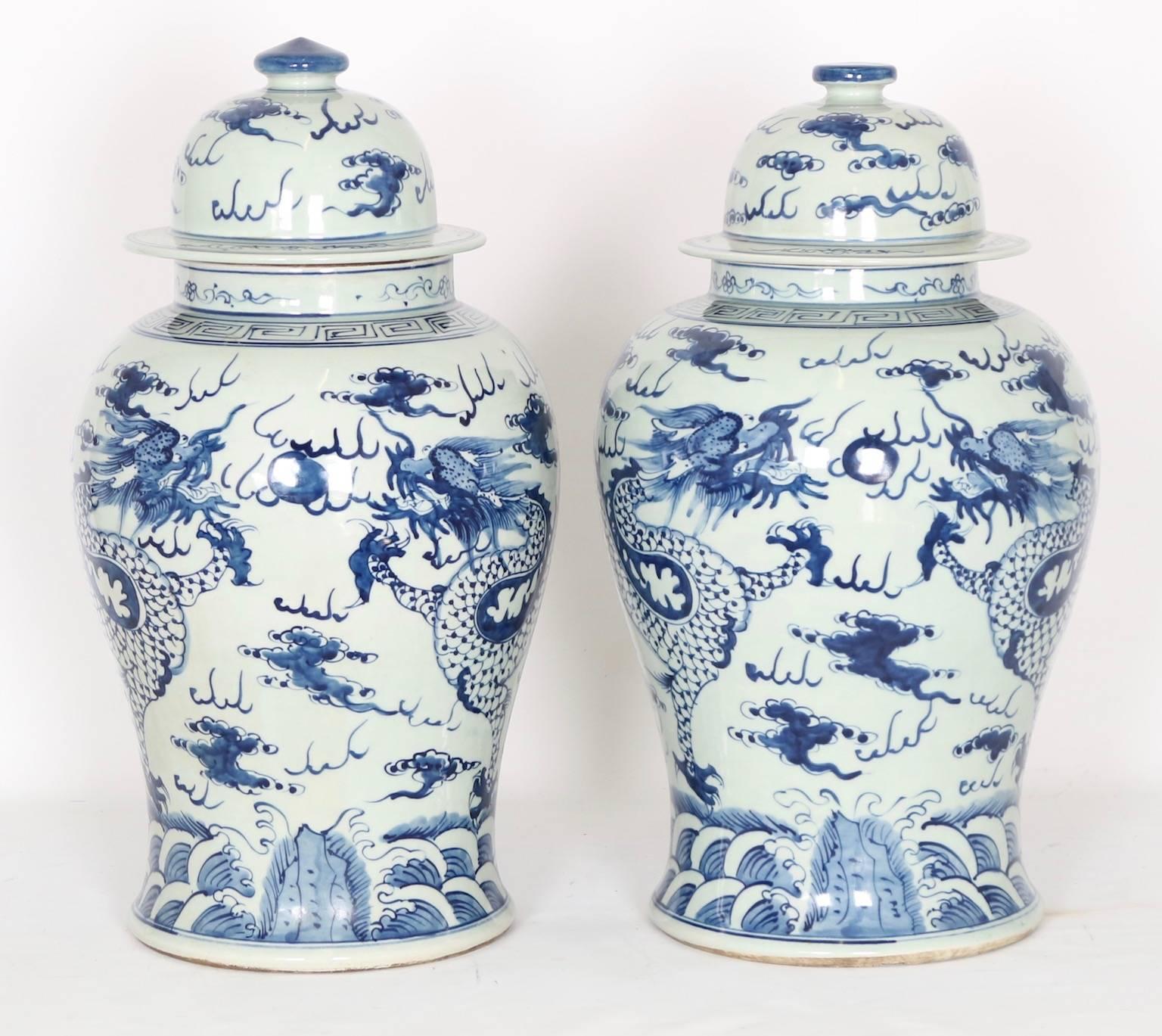 Chinese Export Ginger Jars in Blue and White In Excellent Condition In New York, NY