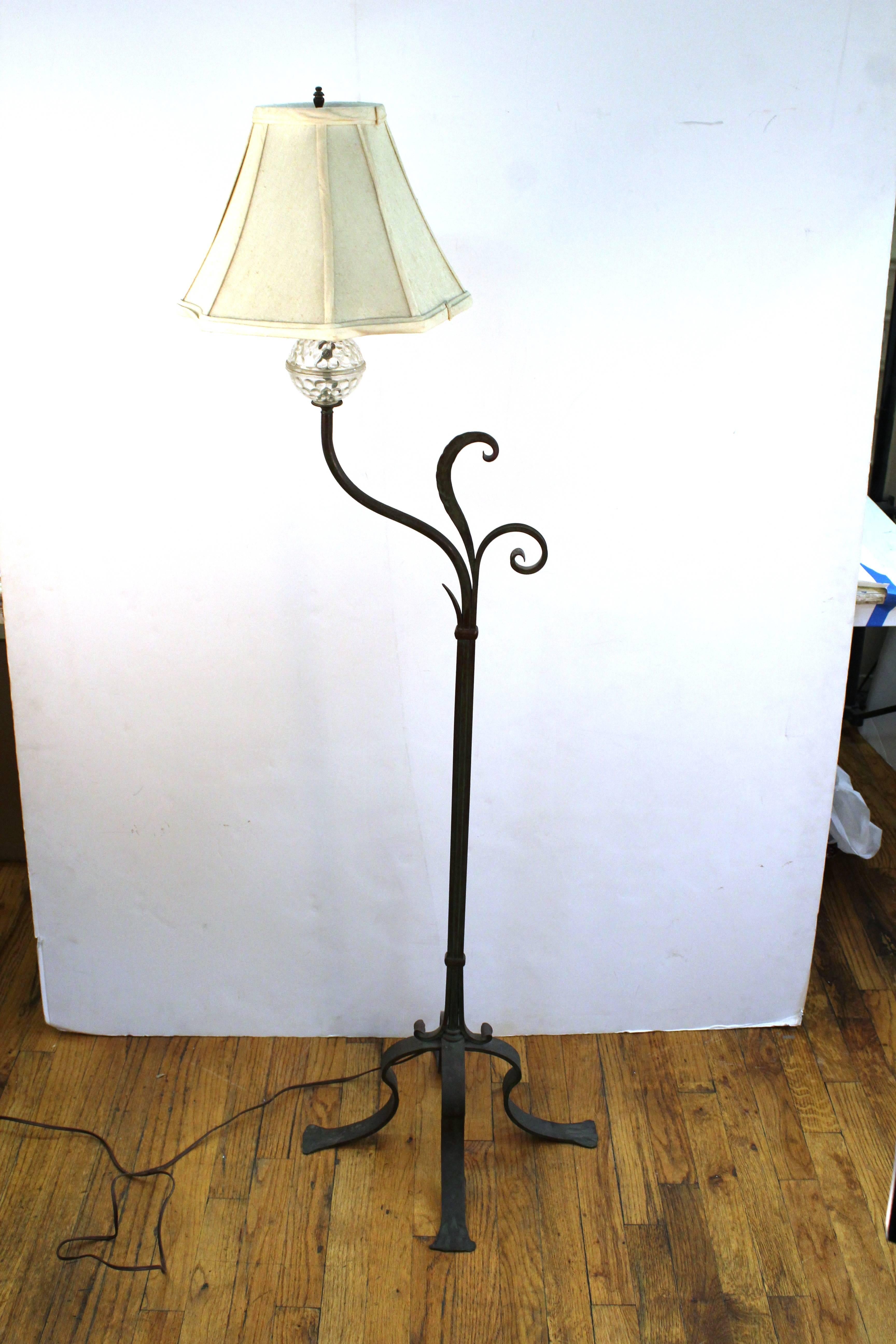 Mid-Century Modern Lampe sur pied en fer forgé, moderne du milieu du siècle dernier en vente