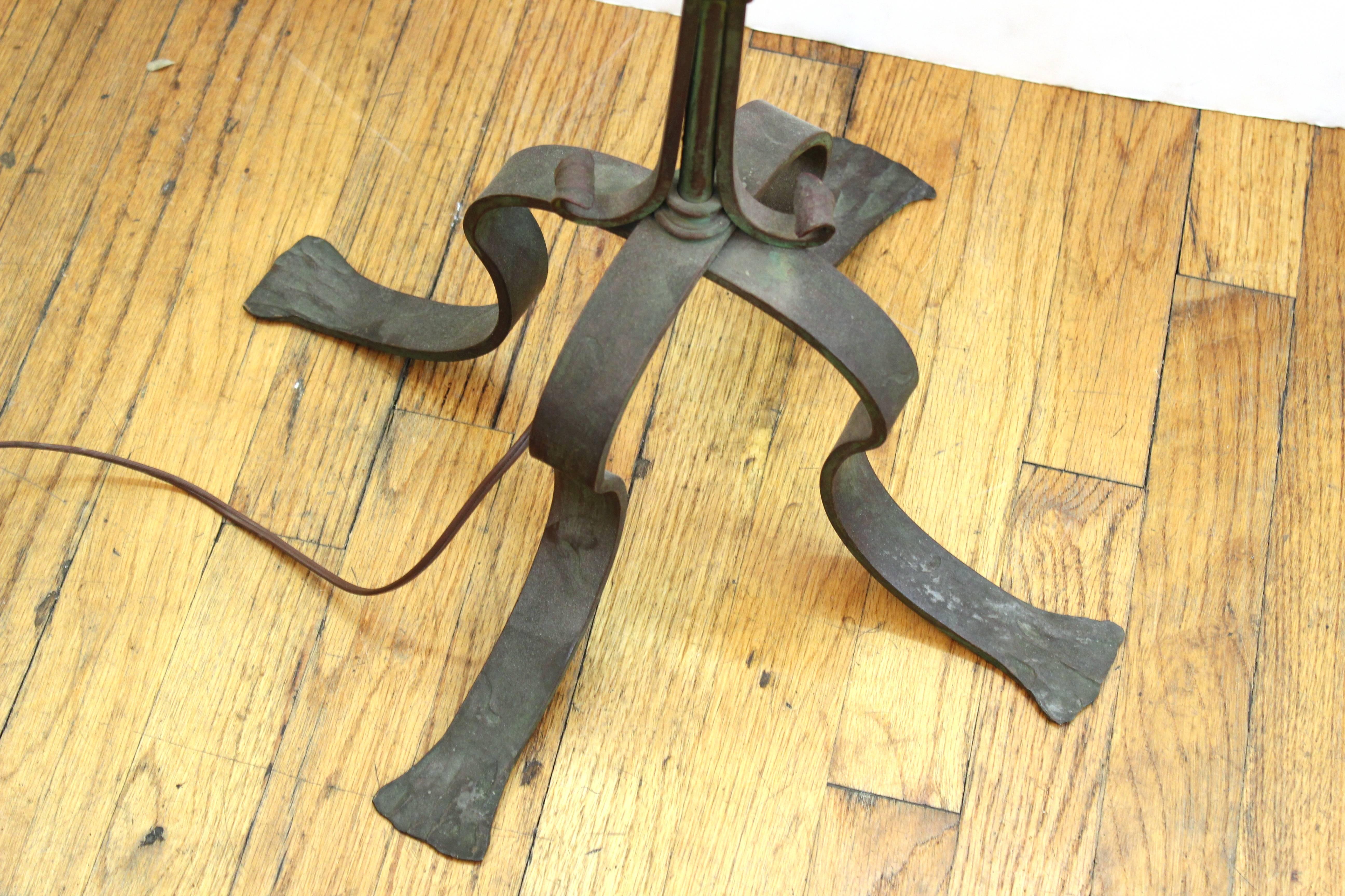 Mid-Century Modern Wrought Iron Standing Lamp For Sale 1