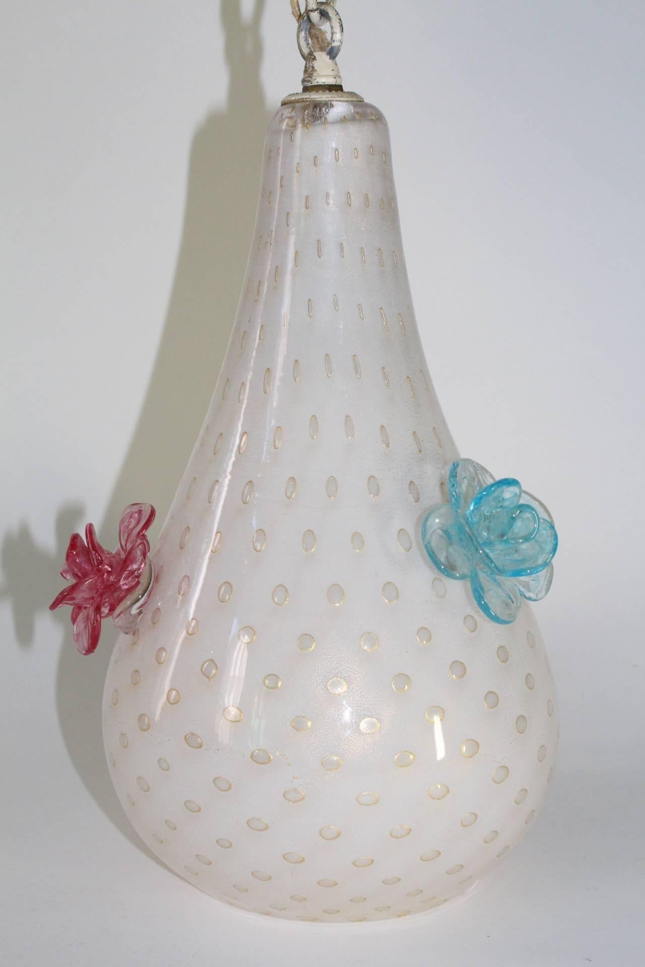 Mid-Century Modern Italian Murano Glass Pendant Light with Embossed Flowers