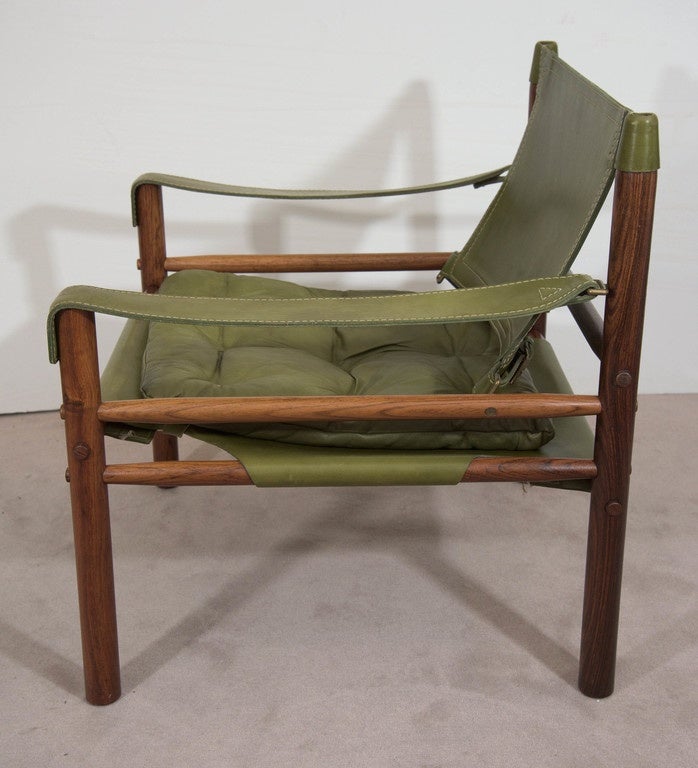 Pair of Arne Norell 'Sirocco' Safari Rosewood and Green Leather Chairs In Good Condition In New York, NY