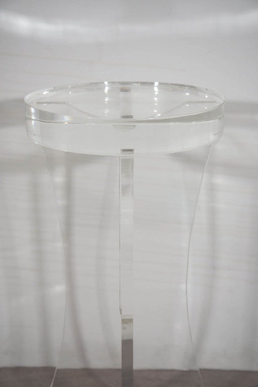 Midcentury Lucite Acrylic Round Pedestal on Cross Panel Base In Good Condition In New York, NY