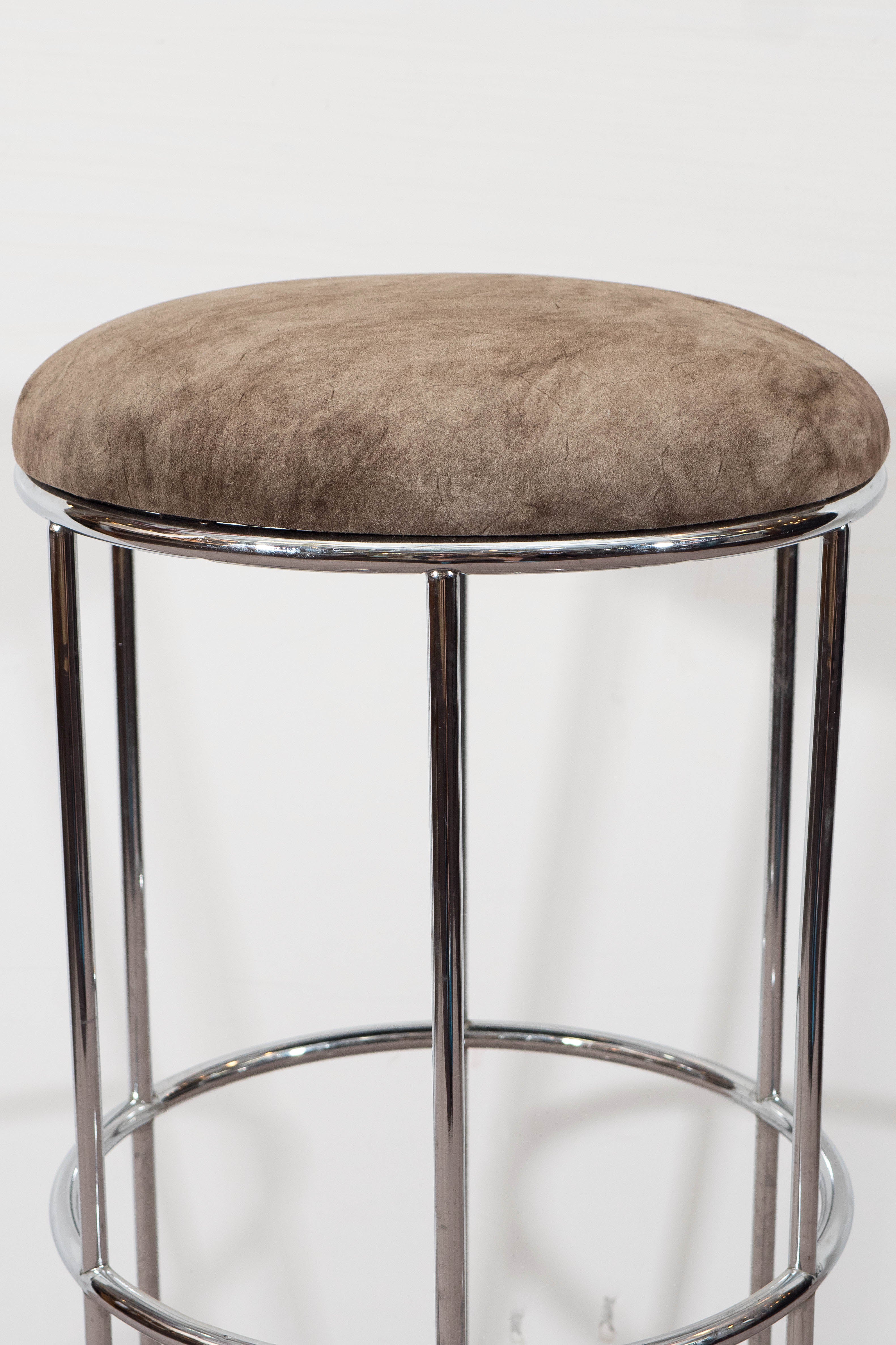 Set of Three Mid-Century Round Chrome and Suede Barstools with Tubular Legs In Good Condition In New York, NY