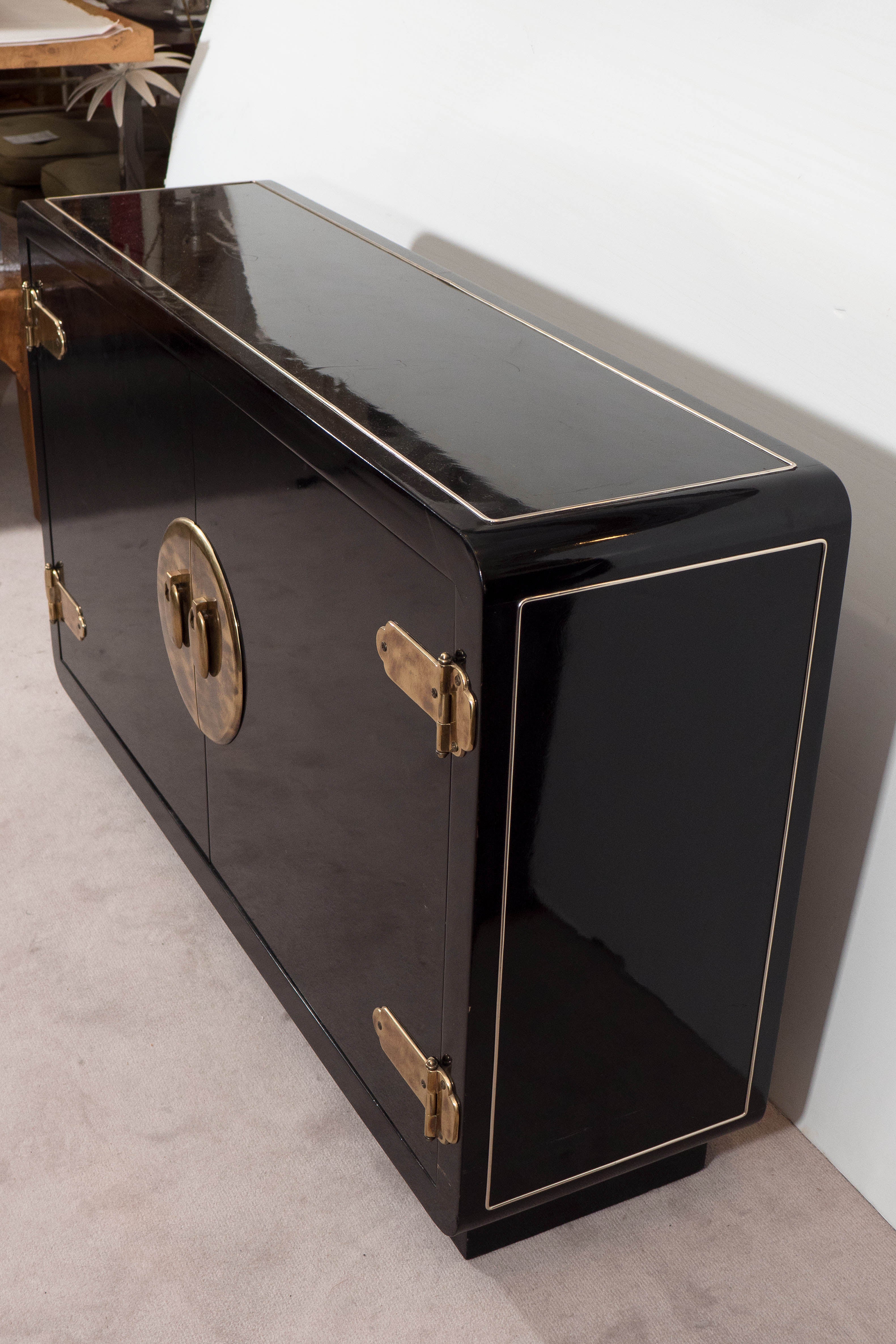 Mastercraft Asian Inspired Cabinet and Sideboard in Black Lacquer and Brass In Good Condition In New York, NY