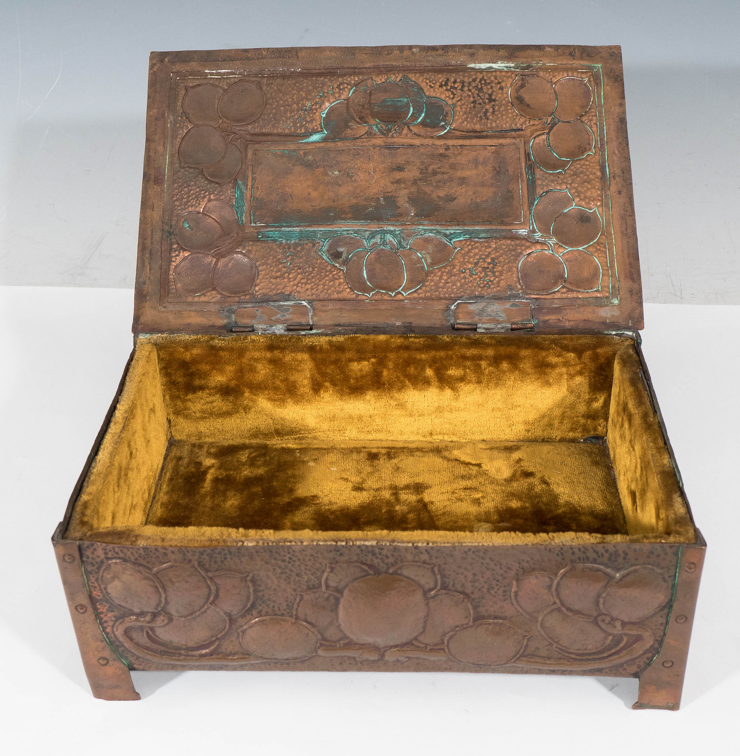 An English Early 20th Century Arts & Crafts Copper Box 2