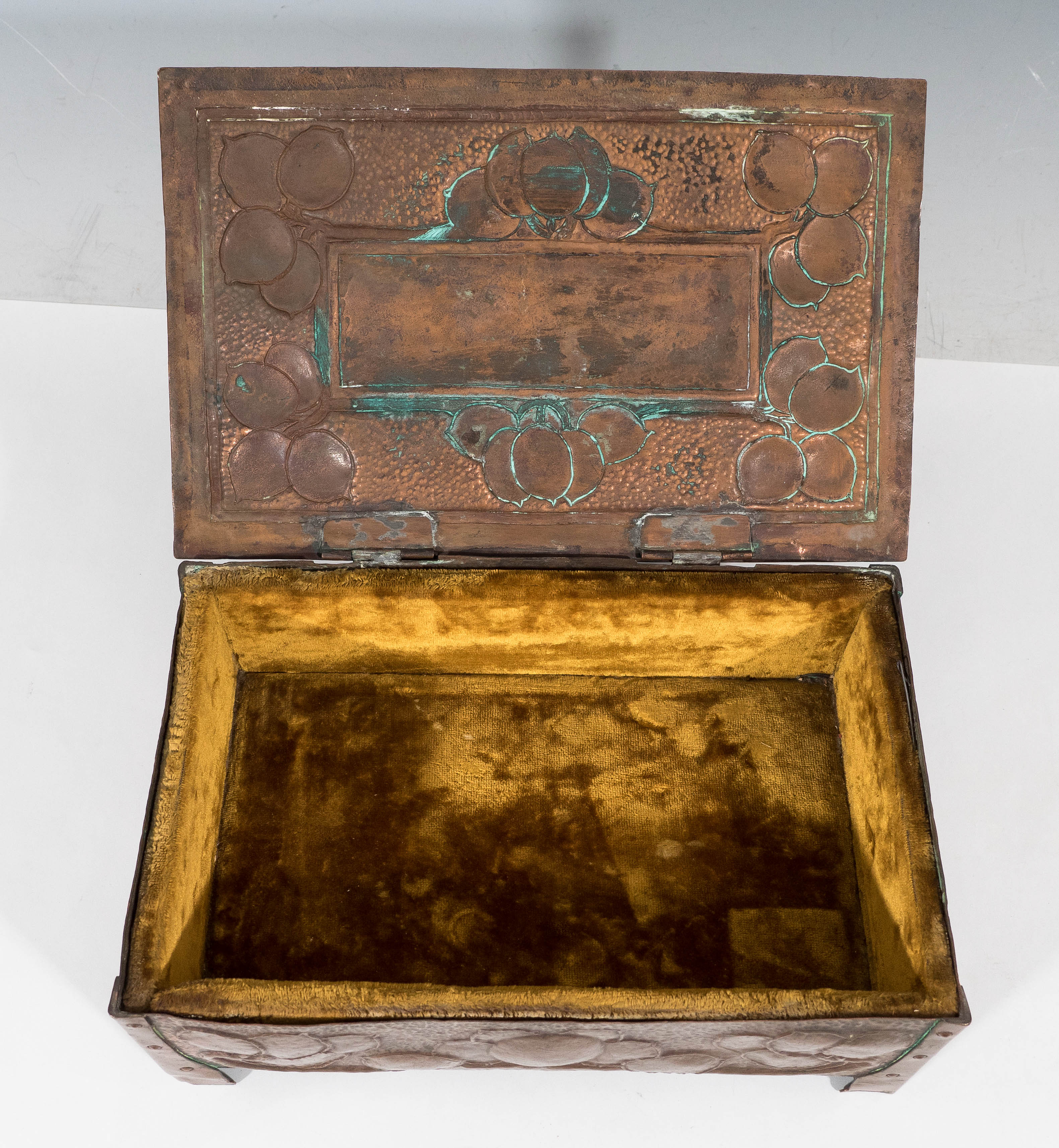 An English Early 20th Century Arts & Crafts Copper Box 3