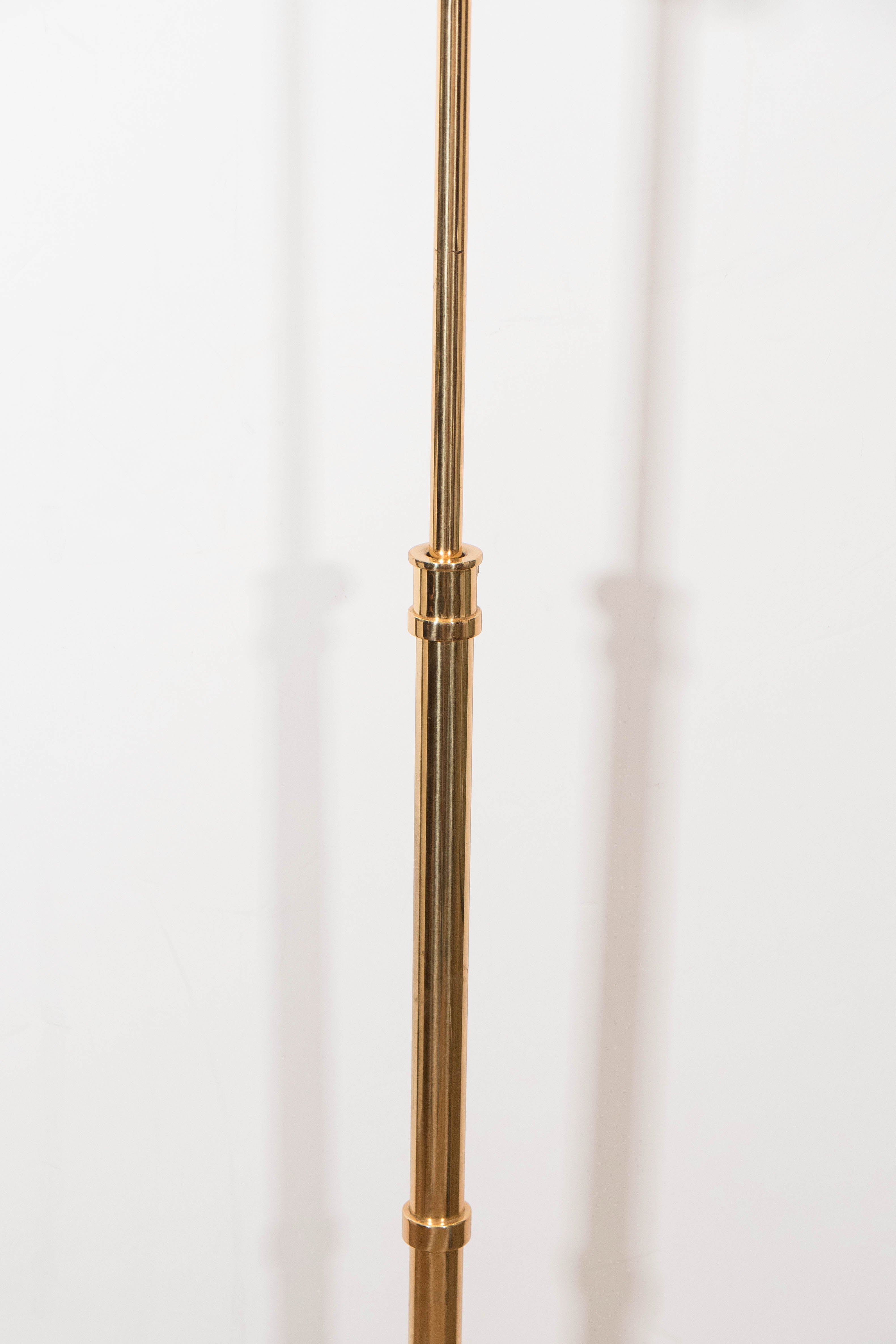 Polished Midcentury Brass Adjustable Floor Lamp with Articulated Arm