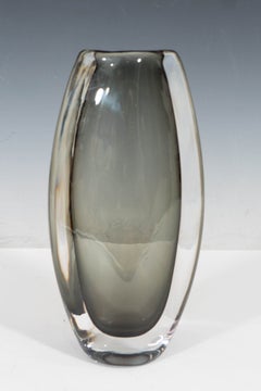 Nils Landberg 'Sommerso' Vase aus geräucherter Holzkohle mit Gehäuse für Orrefors