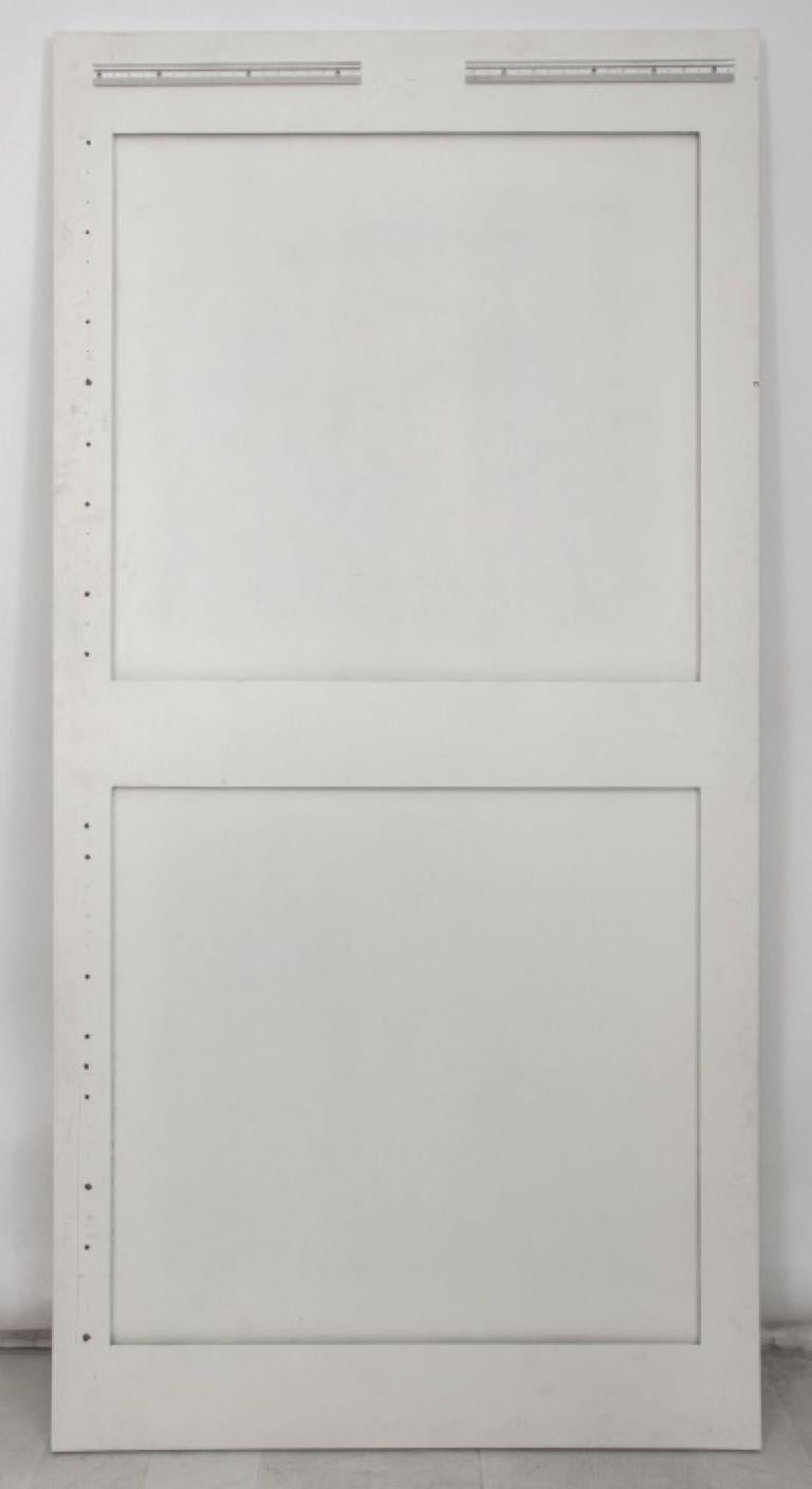Modern Full Length White Lacquered Mirror In Good Condition For Sale In New York, NY