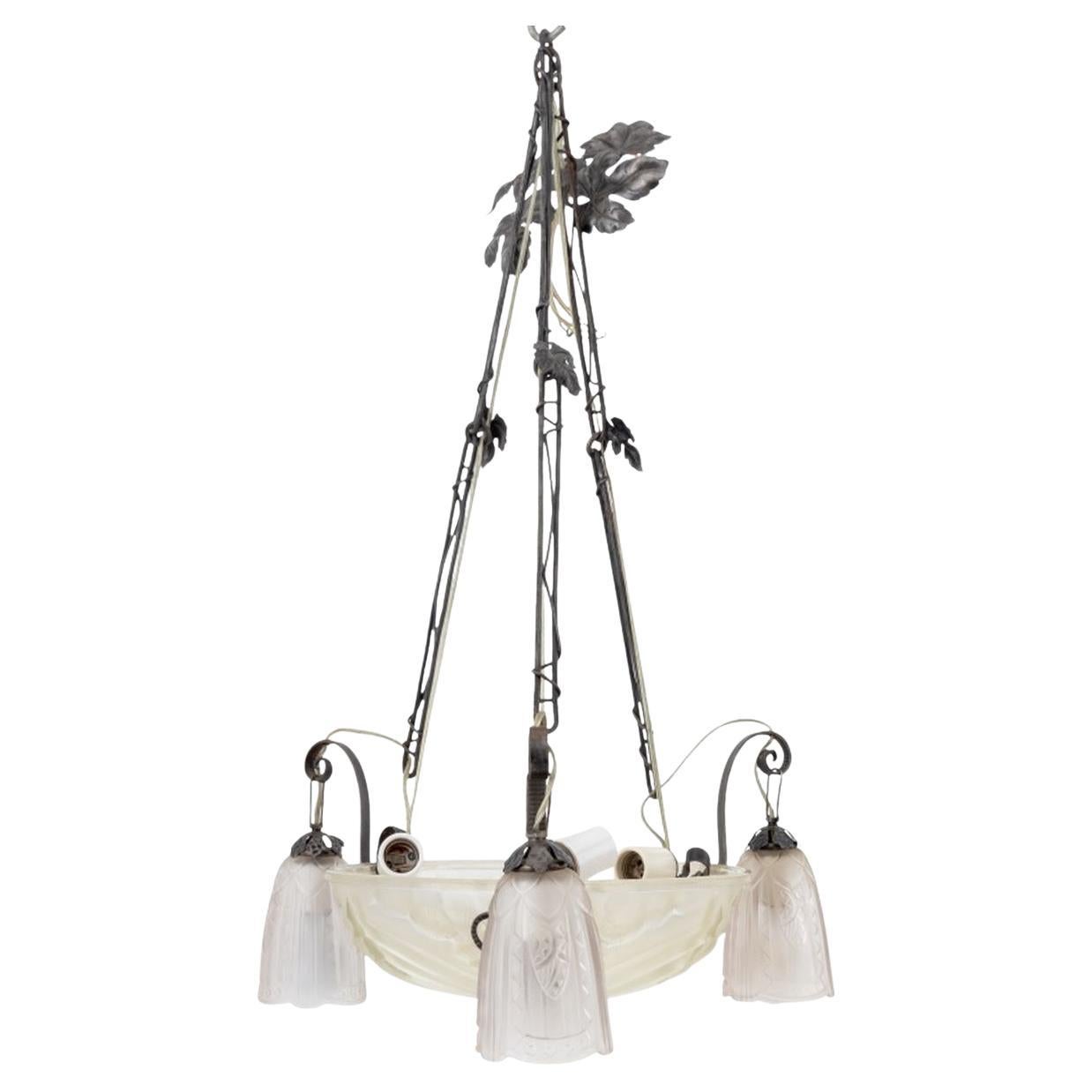 Lampadario francese in vetro pressato e metallo Art Déco