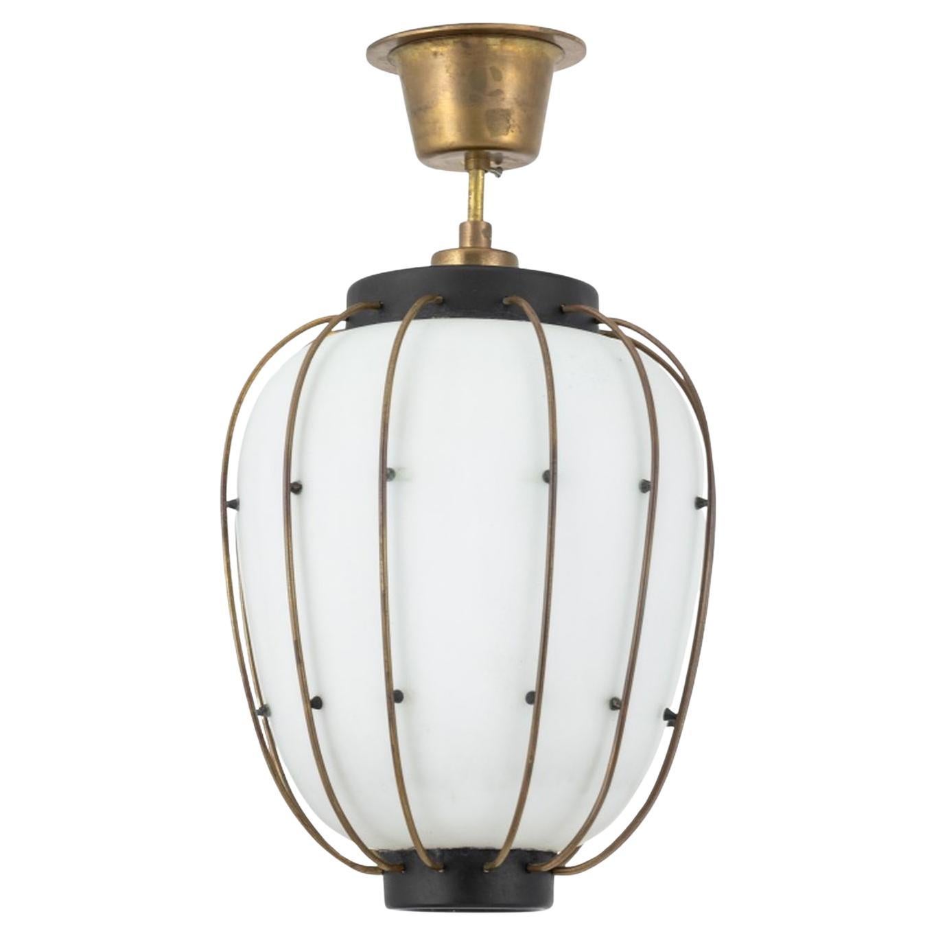 Pendentif en laiton et verre dépoli de style moderne du milieu du siècle en vente