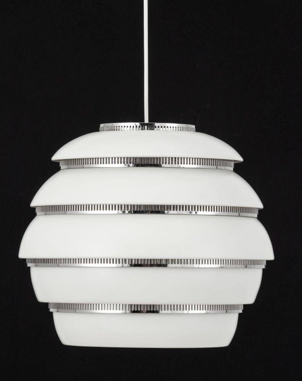 Finlandese Lampada a sospensione in alluminio Artek A331 Beehive in vendita