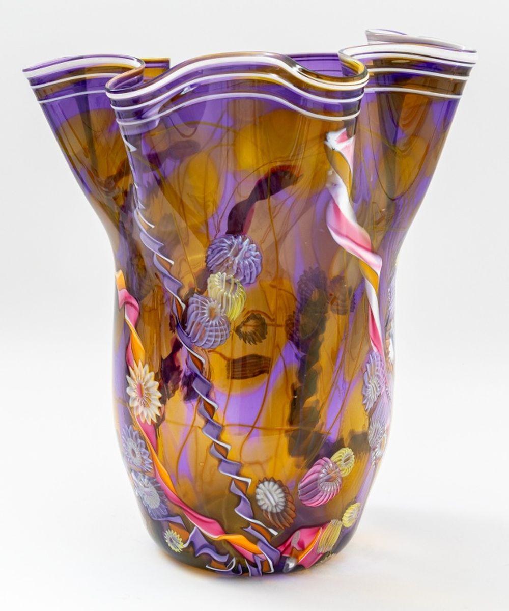 Moderne Vase à mouchoirs en verre d'art Paul Allen Counts en vente