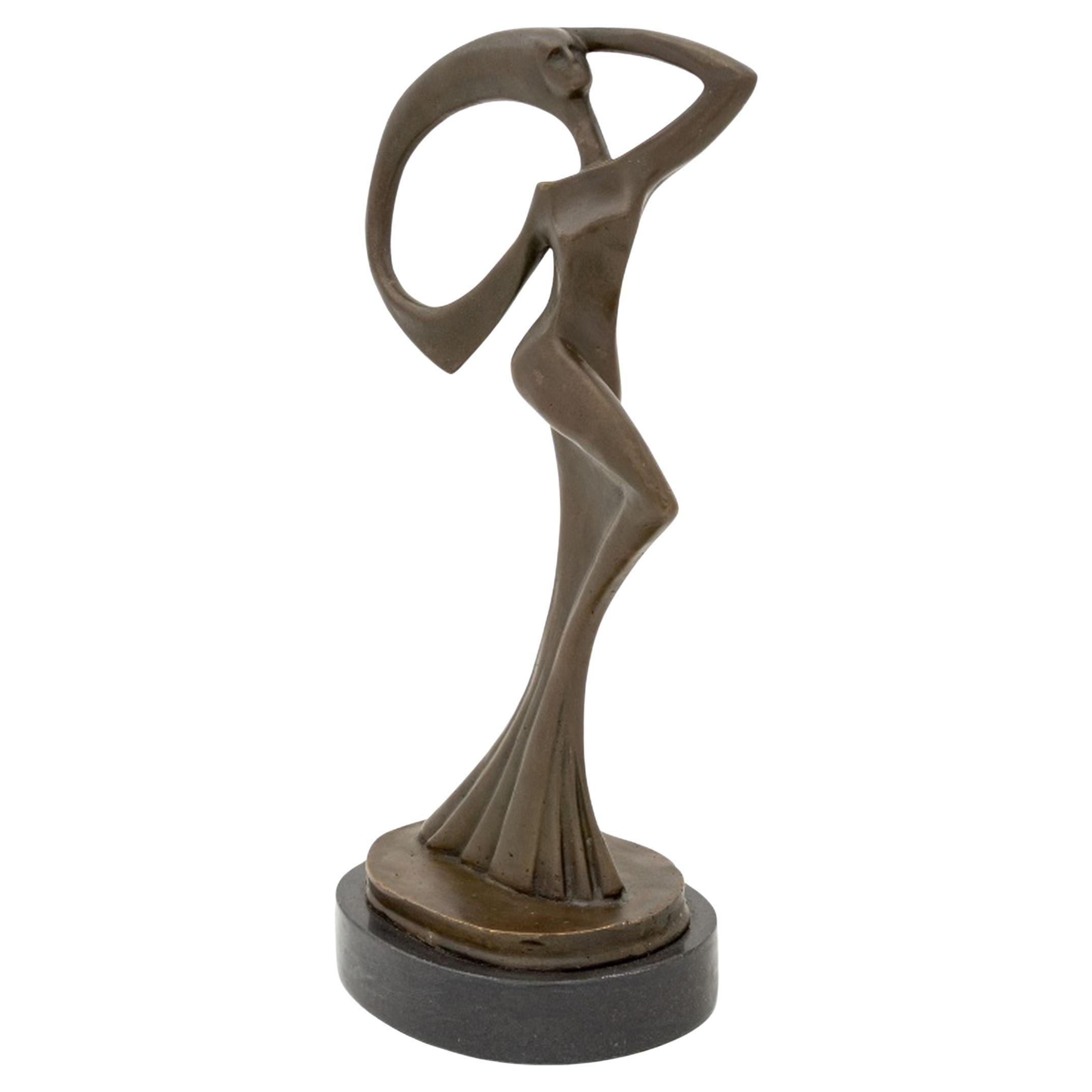 Scultura astratta moderna di bronzo femminile in piedi in vendita