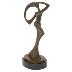 Scultura astratta moderna di bronzo femminile in piedi