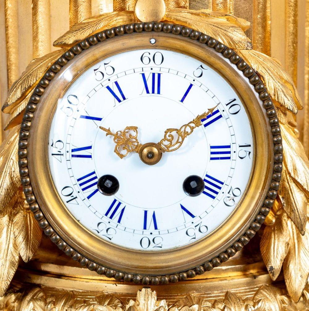 Reloj Figural Ormolu Estilo Luis XVI Francés en venta