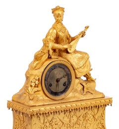 Figurale Uhr aus vergoldetem Metall im Stil des französischen Empire, um 1840