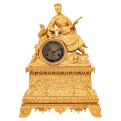 Figurale Uhr aus vergoldetem Metall im Stil des französischen Empire, um 1840