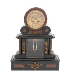 Reloj de chimenea neoclásico francés del siglo XIX, de metal dorado y mármol