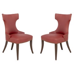 Paire de fauteuils de salon contemporains en tissu rouge et acajou