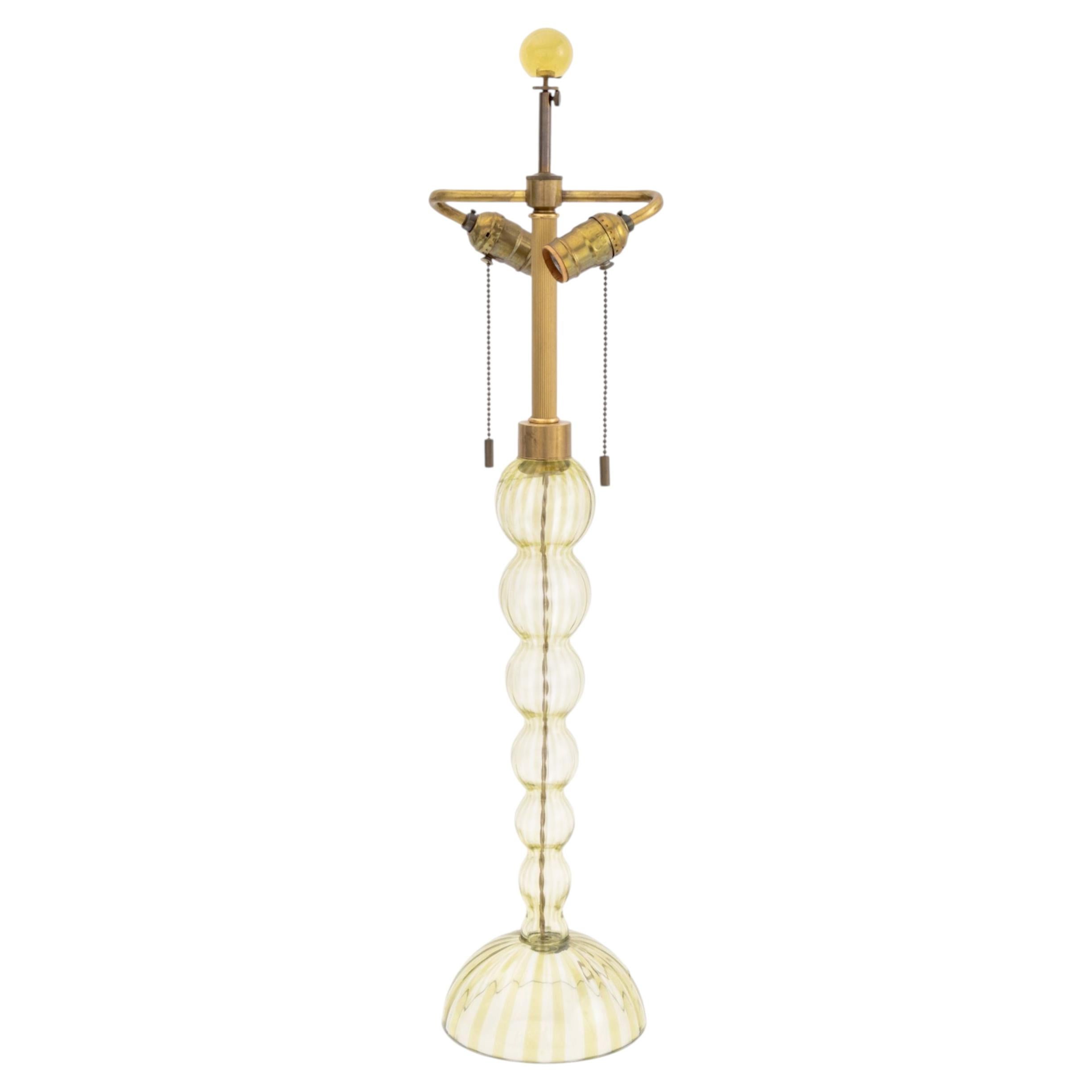 Lámpara de mesa de cristal de Murano de estilo «Mid-Century Modern», con esferas a rayas verdes en venta