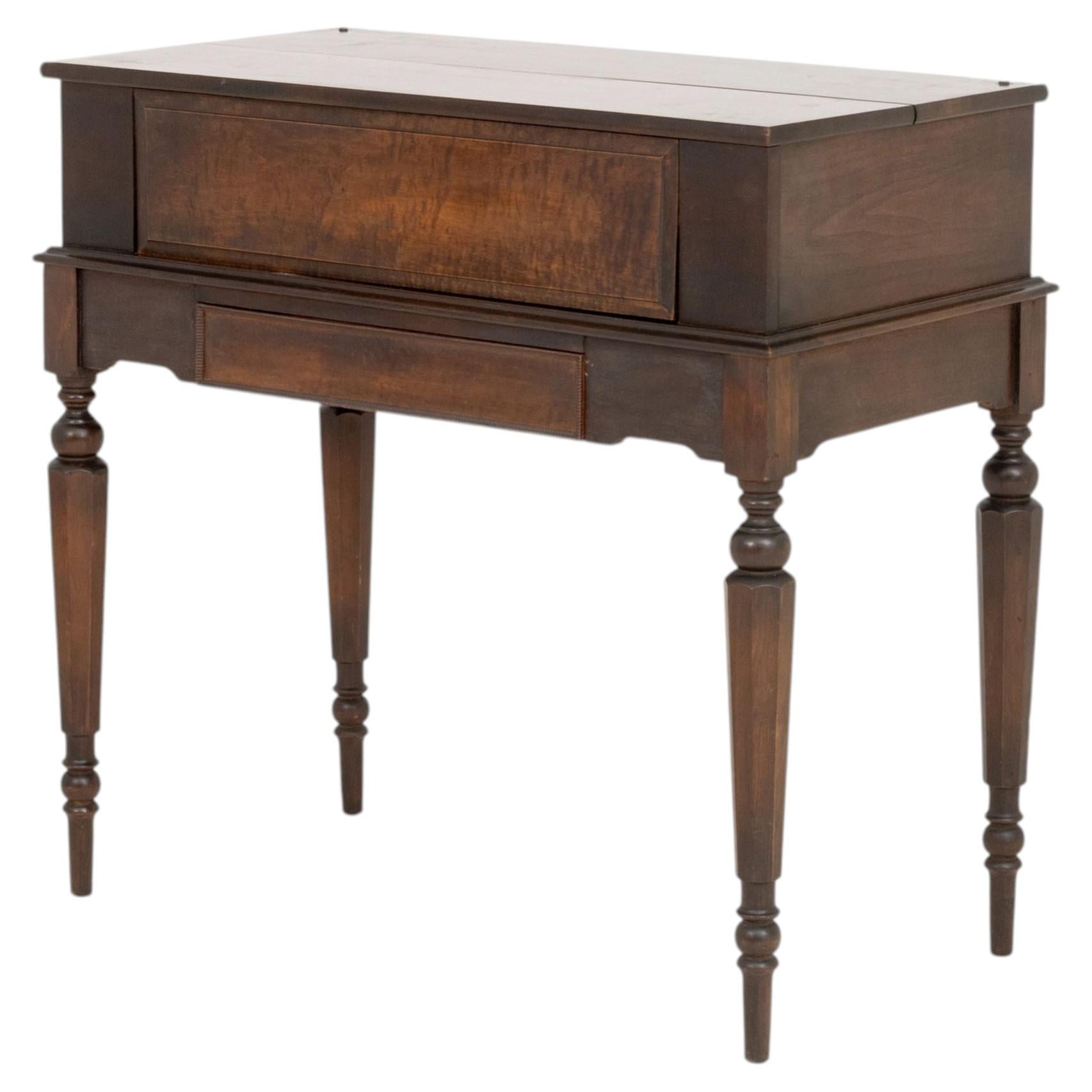 Bureau antique édouardien en acajou de style « spinet », début du XXe siècle