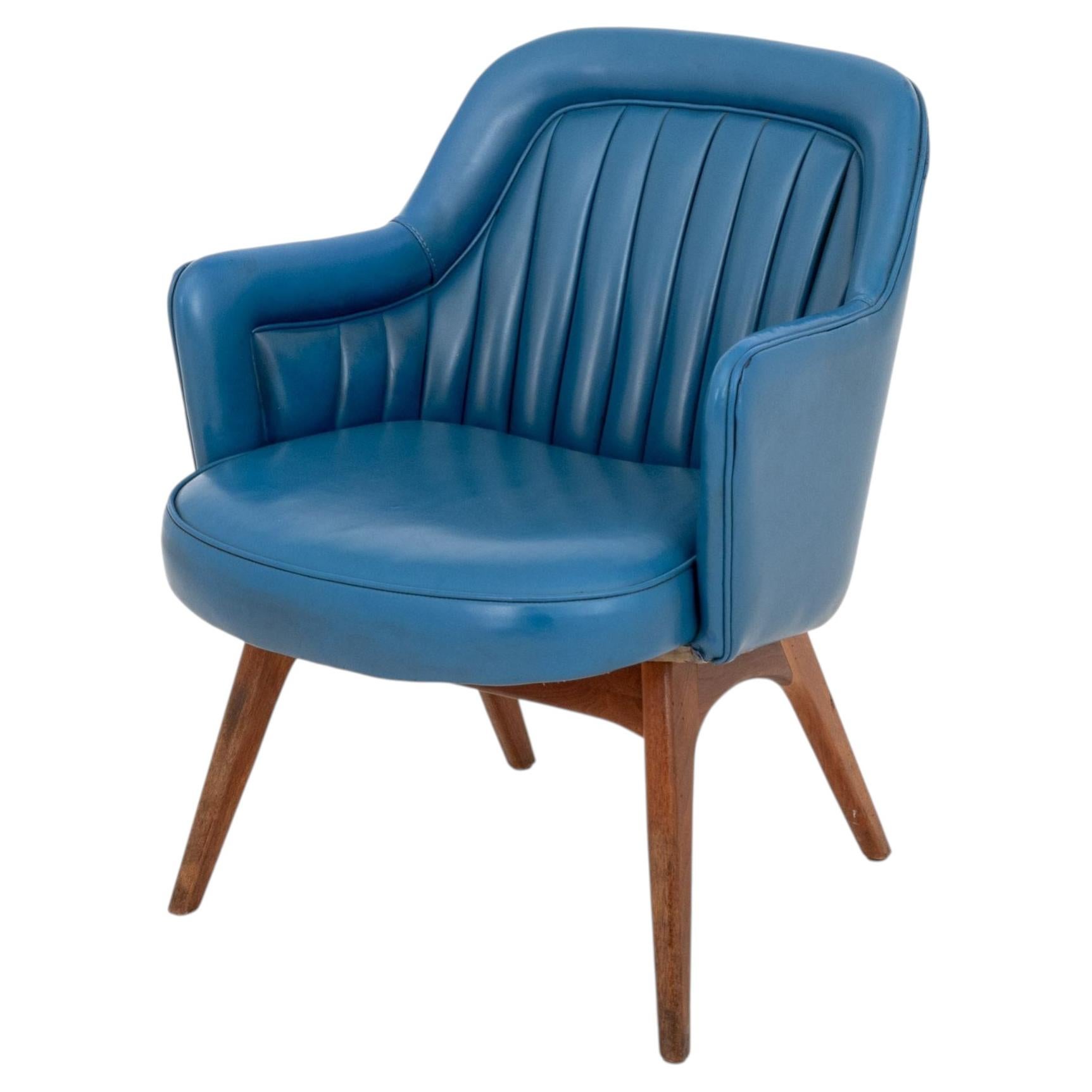 Poltrona in noce imbottita in Naugahyde blu, stile Mid-Century Modern in vendita