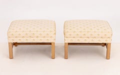 Coppia di pouf imbottiti moderni con motivo a quadrifoglio