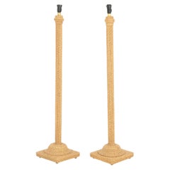 Coppia di lampade da terra in stile Mid-Century Modern con base rivestita in erba marina