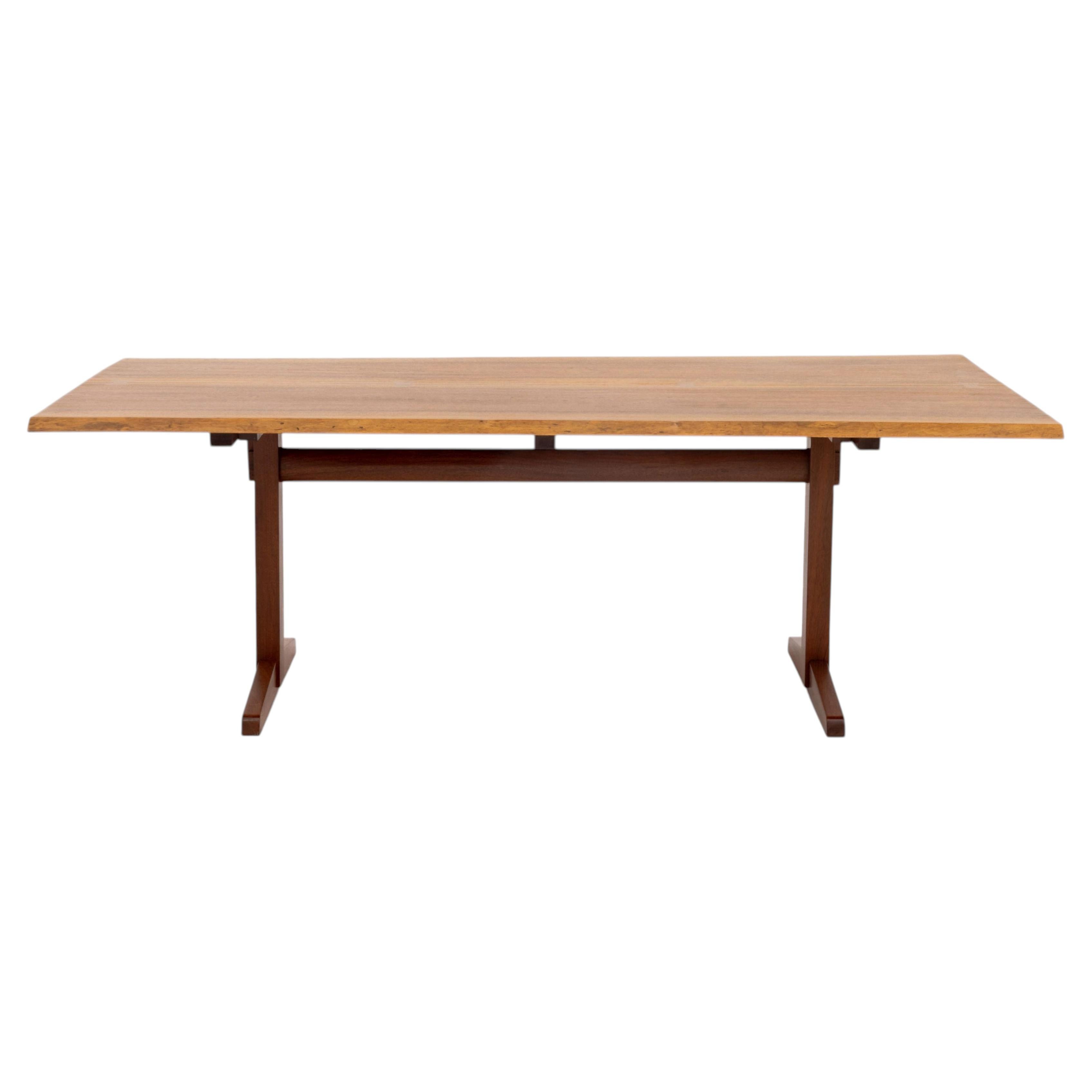 Tavolo da pranzo a cavalletto in noce nero con impilamento simmetrico di George Nakashima, 1964-1965