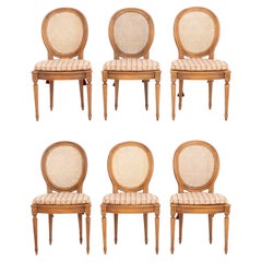 Set di sei sedie da pranzo in noce con pannelli intrecciati in stile Luigi XVI