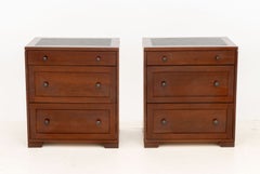 Paire de tables de chevet en acajou de la marque Copeland Furniture