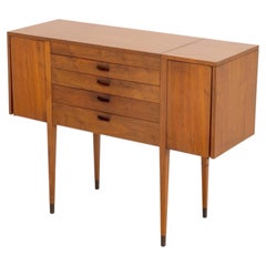 Arne Vodder zugeschriebenes Sideboard aus Teakholz mit ausklappbaren Seitenflügeln
