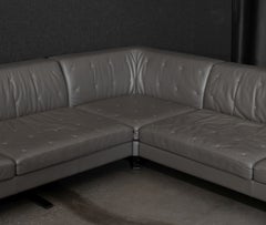 Sofá modular tapizado en piel gris «Kennedee» de Poltrona Frau