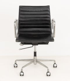 Charles and Ray Eames Aluminum Group Model EA117 Office Chair