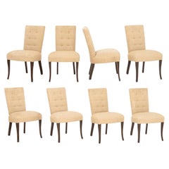 Set di otto sedie da pranzo imbottite in tessuto beige con rivestimento a capitonné di John Boone