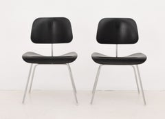Paire de chaises « DCM » en contreplaqué, conçues par Charles et Ray Eames pour Herman Miller