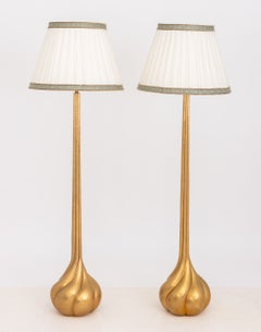 Paire de lampadaires en laiton doré de Robert Kuo, en forme d'ampoule spiralée
